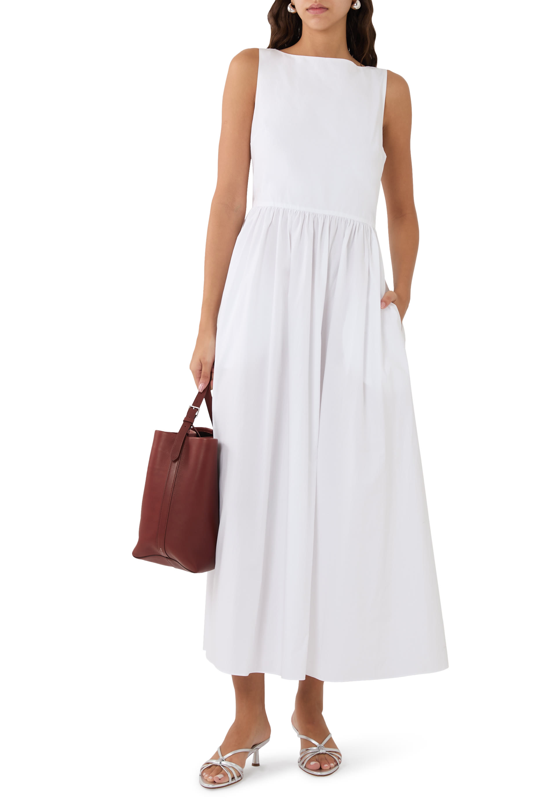 فستان متوسط الطول بربطة على الظهر