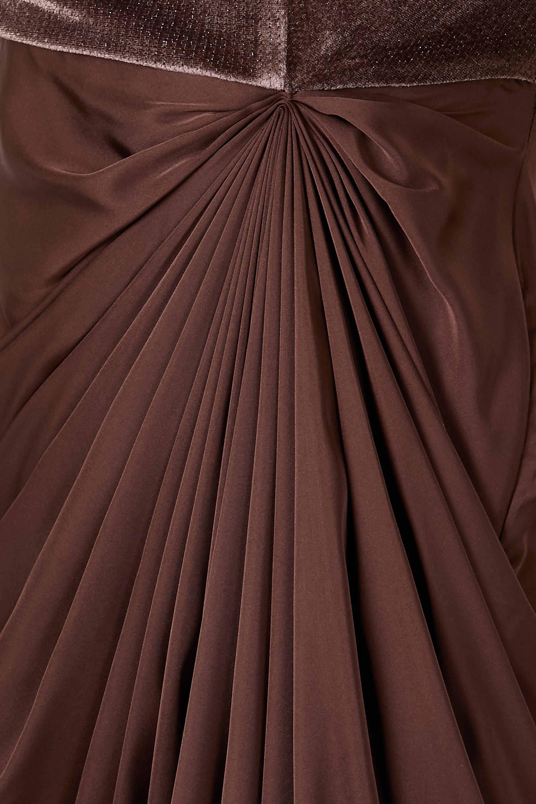 قفطان بتصميم ملفوف مخمل