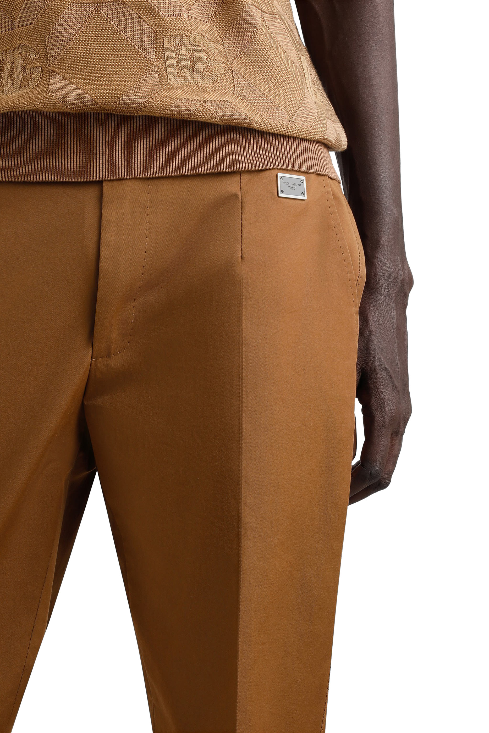 بنطال مزين بشعار الماركة