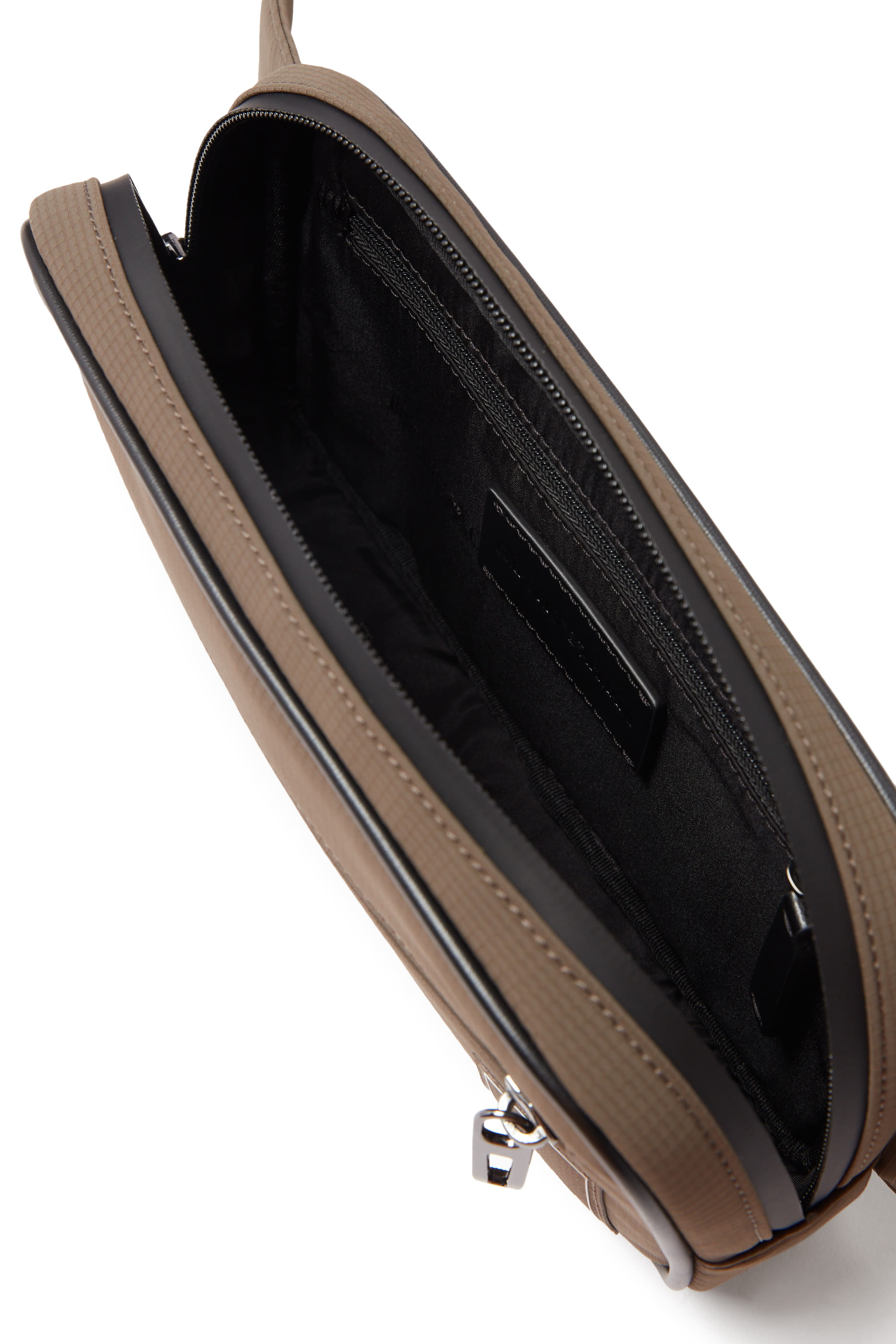 حقيبة خصر بجيب أمامي بشعار الماركة نايلون