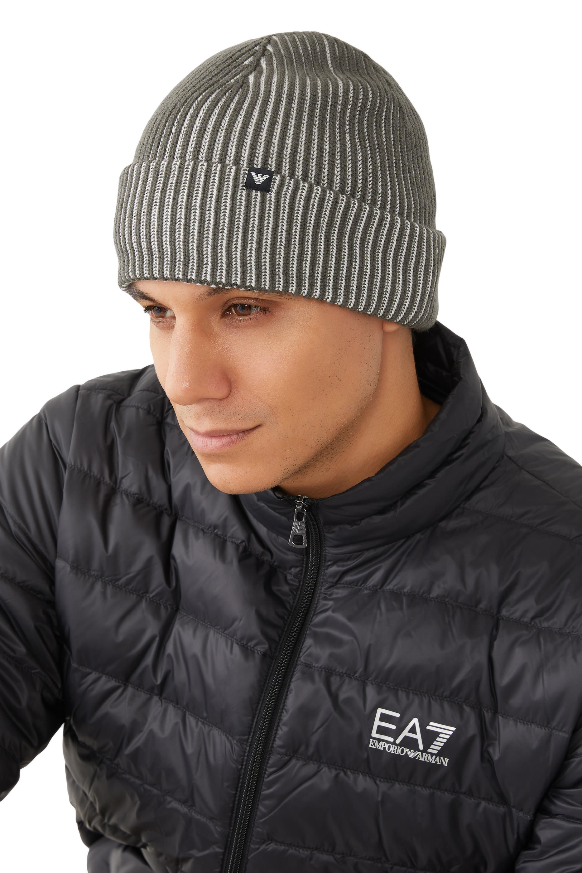 قبعة بيني مضلعة برقعة شعار الماركة بحجم صغير