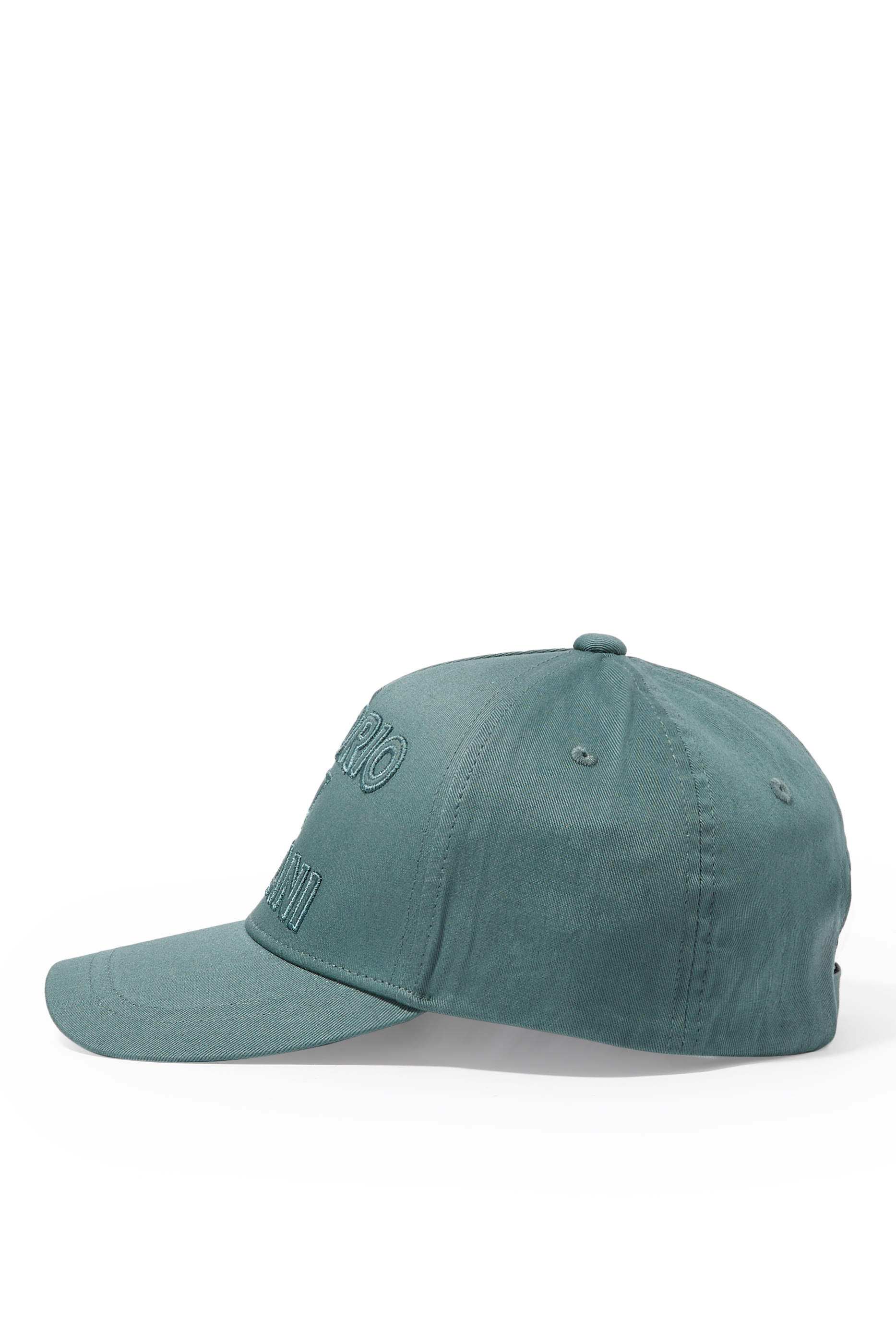 كاب بايسبول بشعار الماركة بحجم كبير