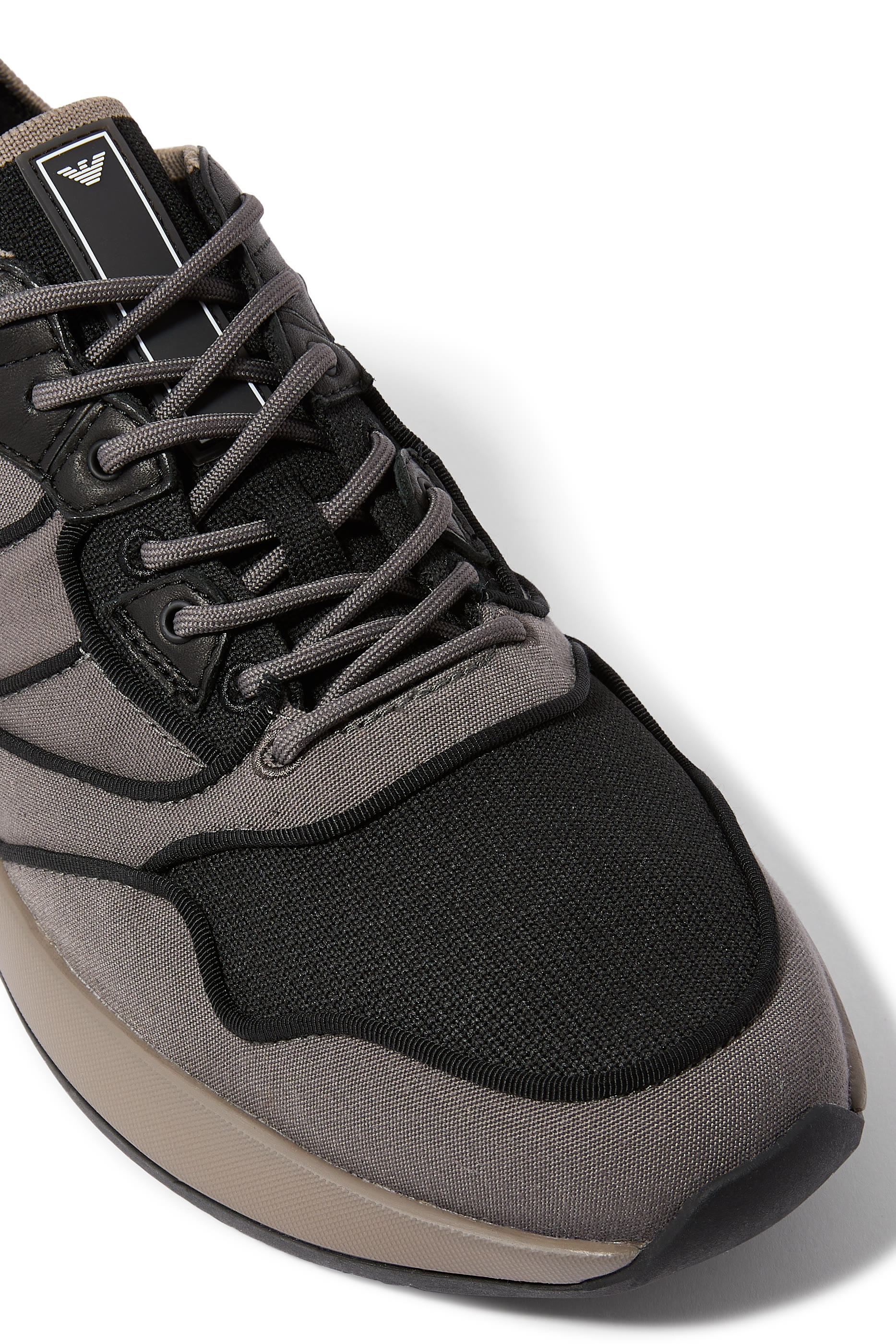 سنيكرز بنعل سميك وأربطة