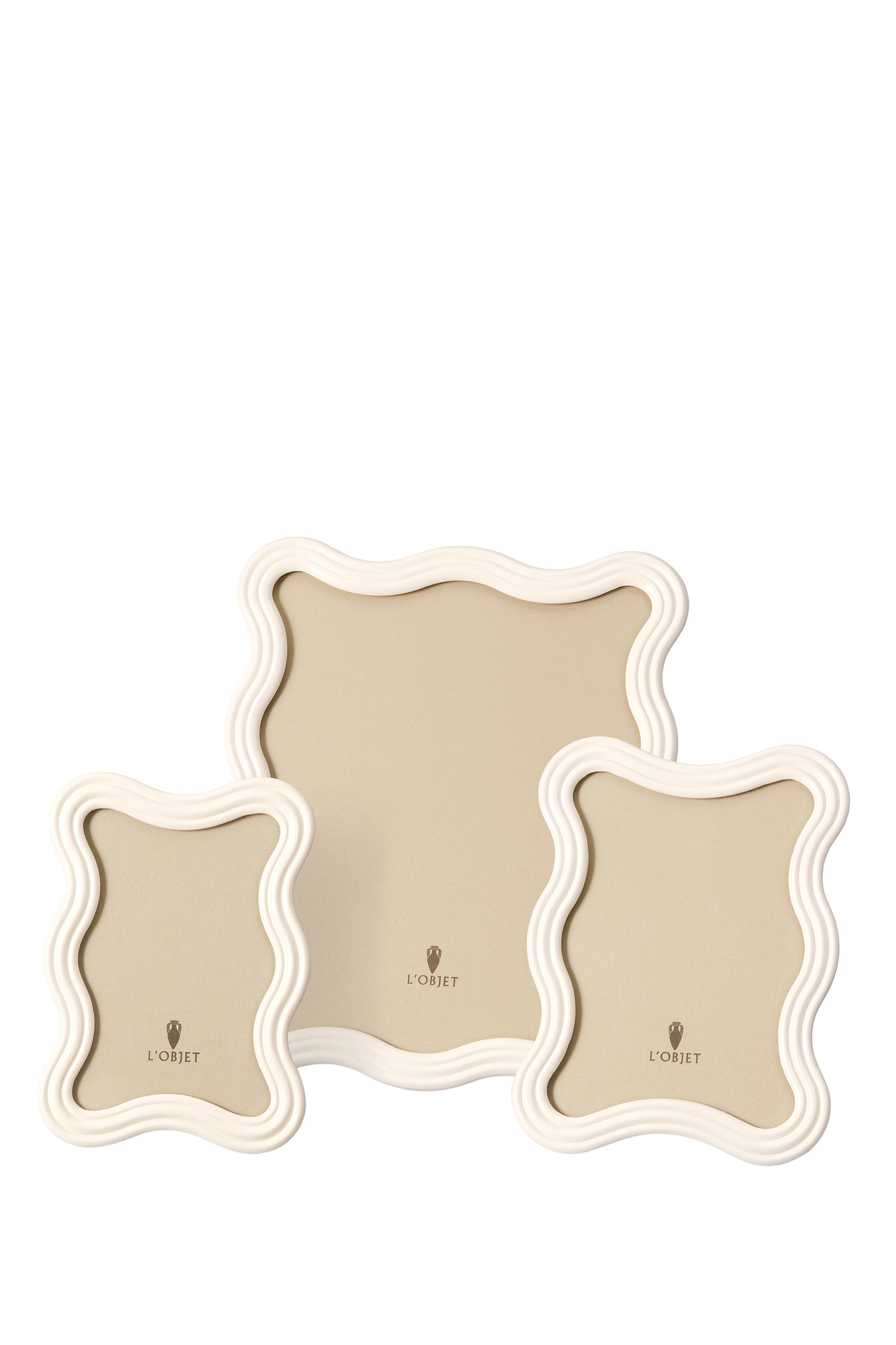 إطار صور بحافة مموجة مطلي بالمينا