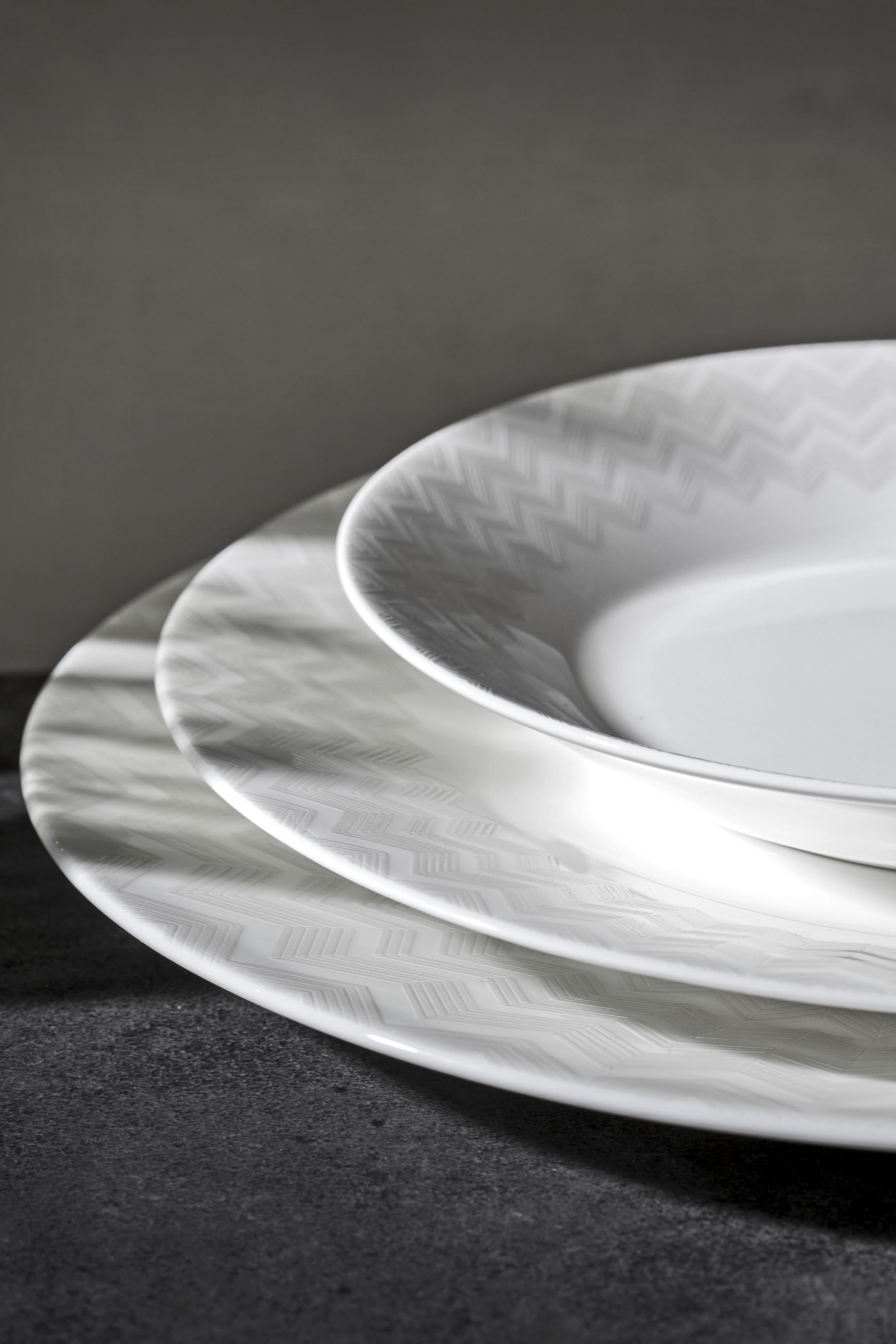 طبق عشاء بنقشة متعرجة