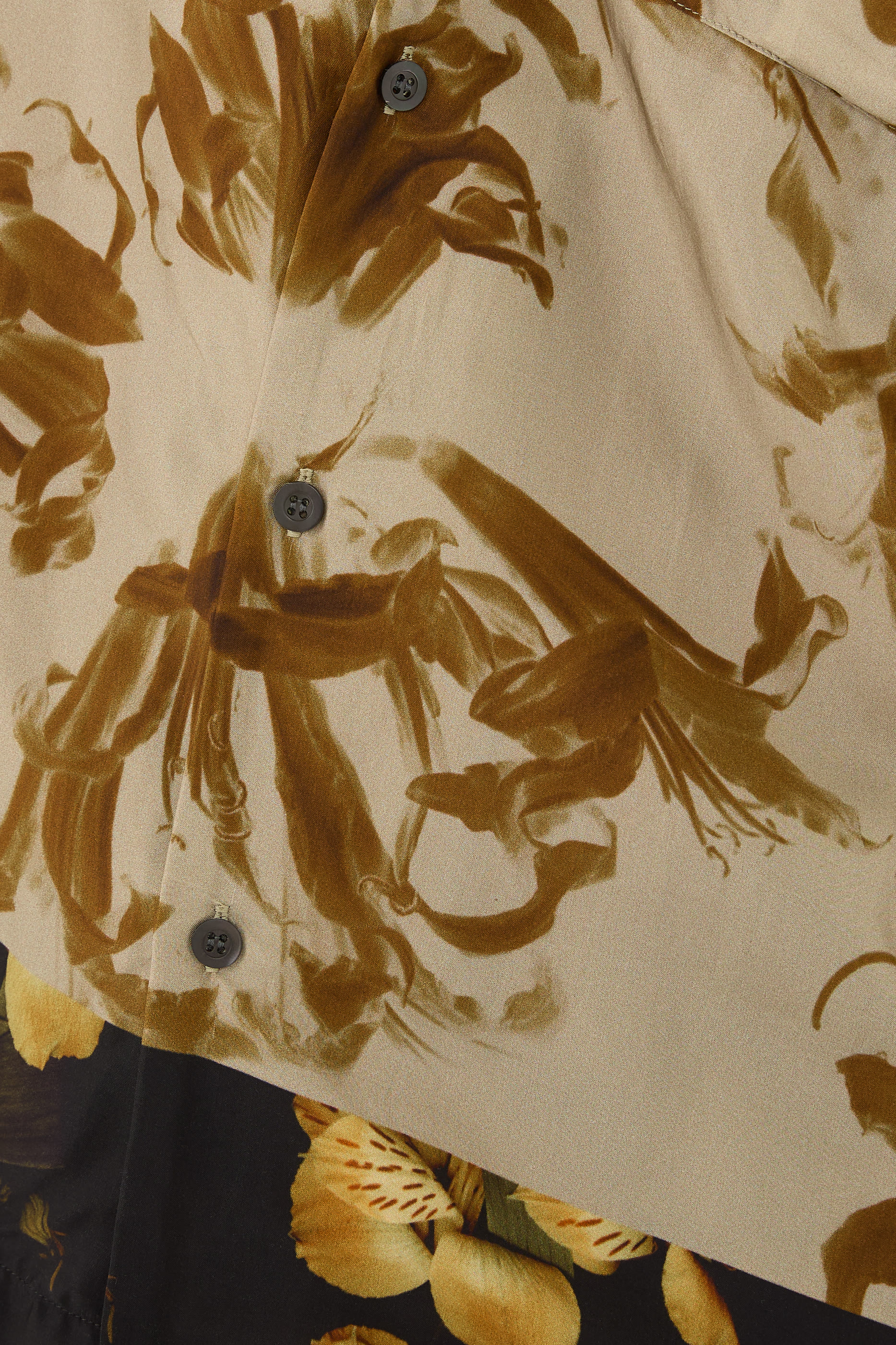 قميص بطبعات