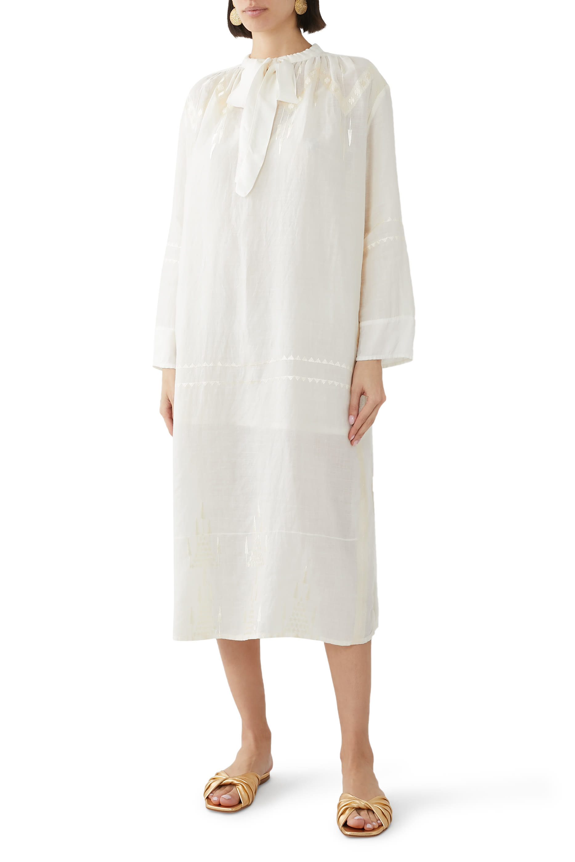 فستان متوسط الطول بأكمام طويلة ورباط في الأمام فستان متوسط الطول بأكمام طويلة ورباط في الأمام