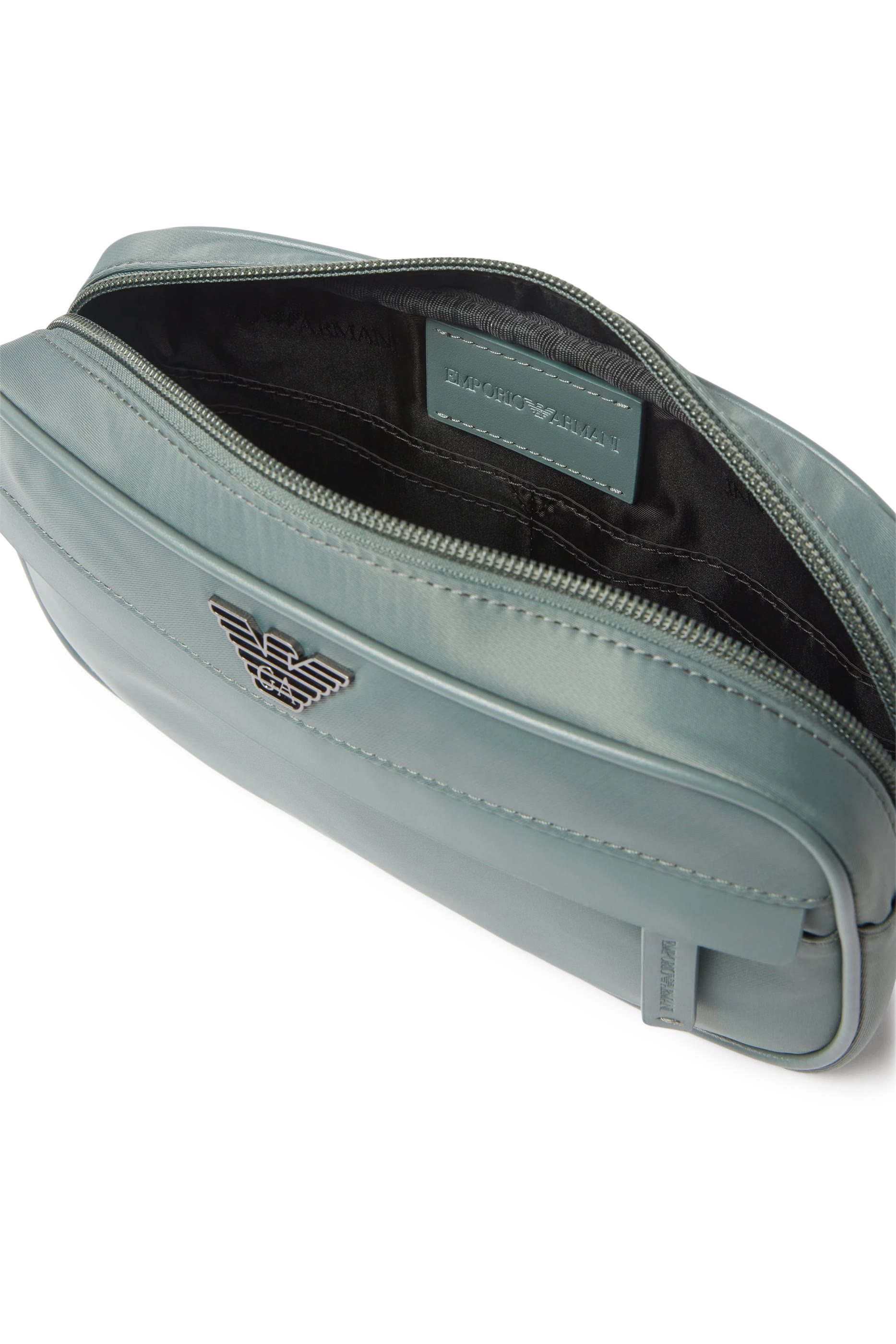 حقيبة مستحضرات العناية الشخصية بحلية معدنية بشعار الماركة