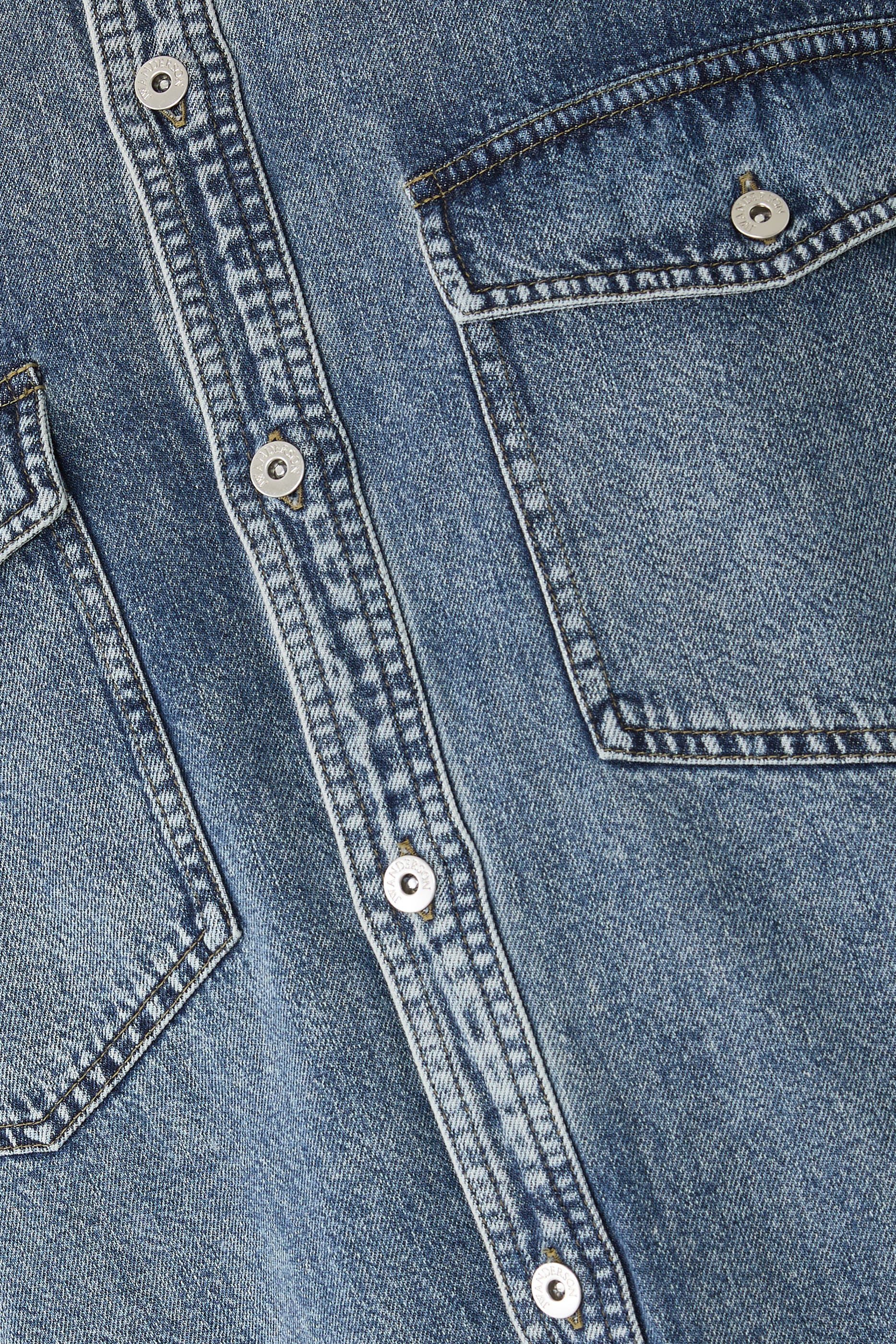 قميص بقصة فضفاضة دنيم