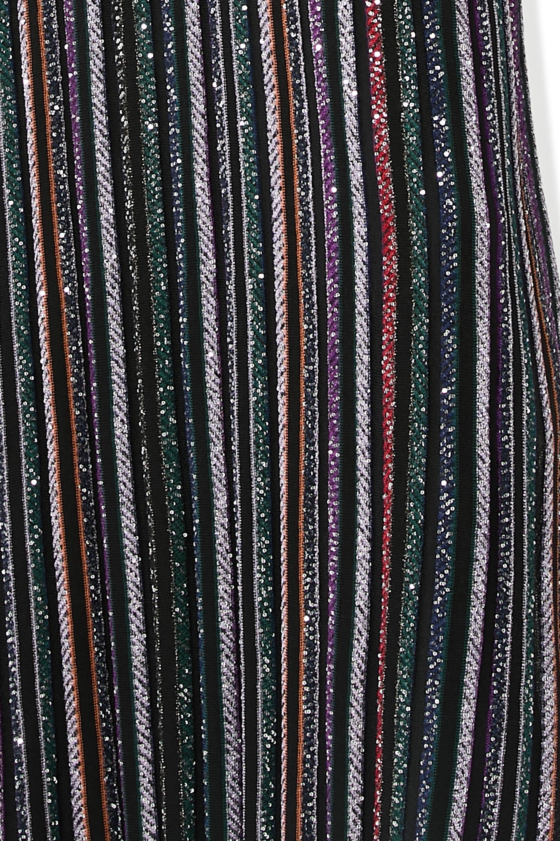 فستان طويل مخطط مطرز بترتر جزئيا