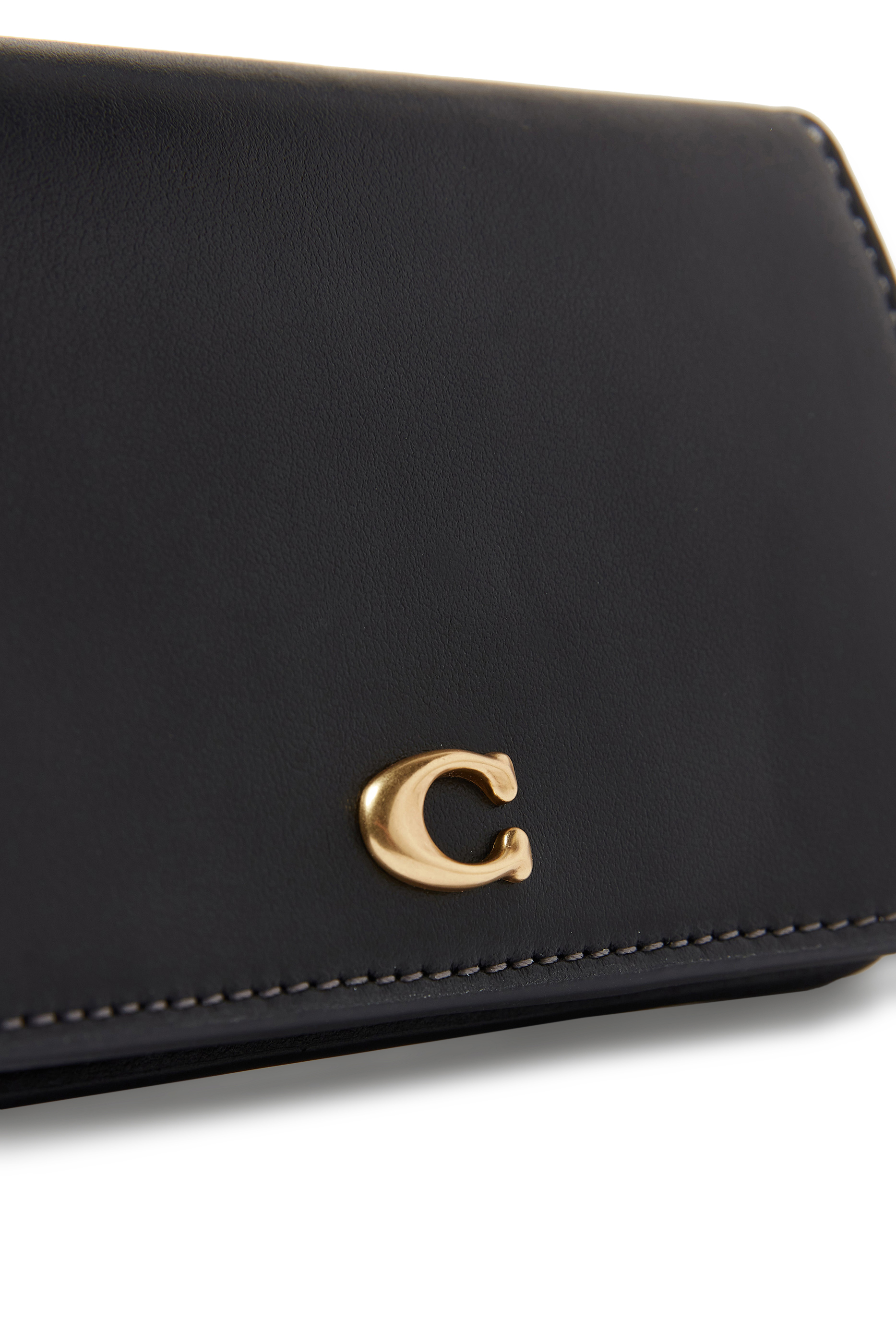 حافظة بطاقات اسنشال بتصميم رفيع