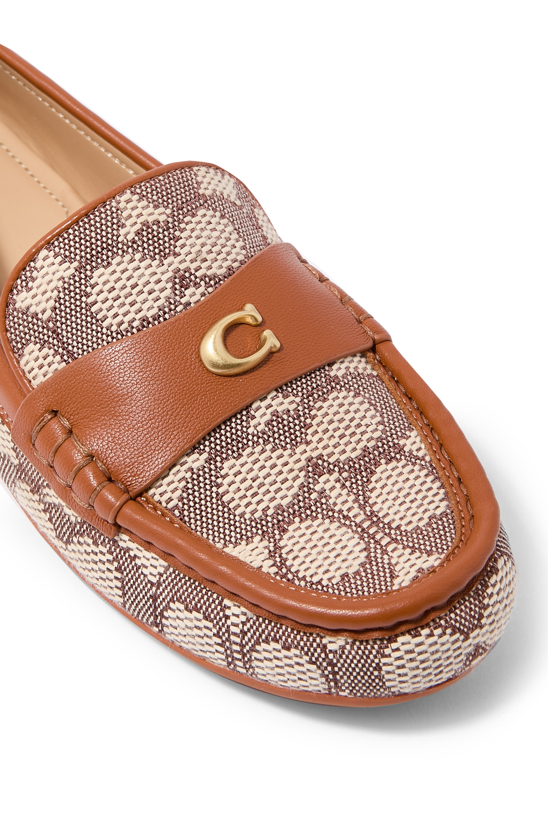 حذاء سهل الارتداء مزين بشعار الماركة