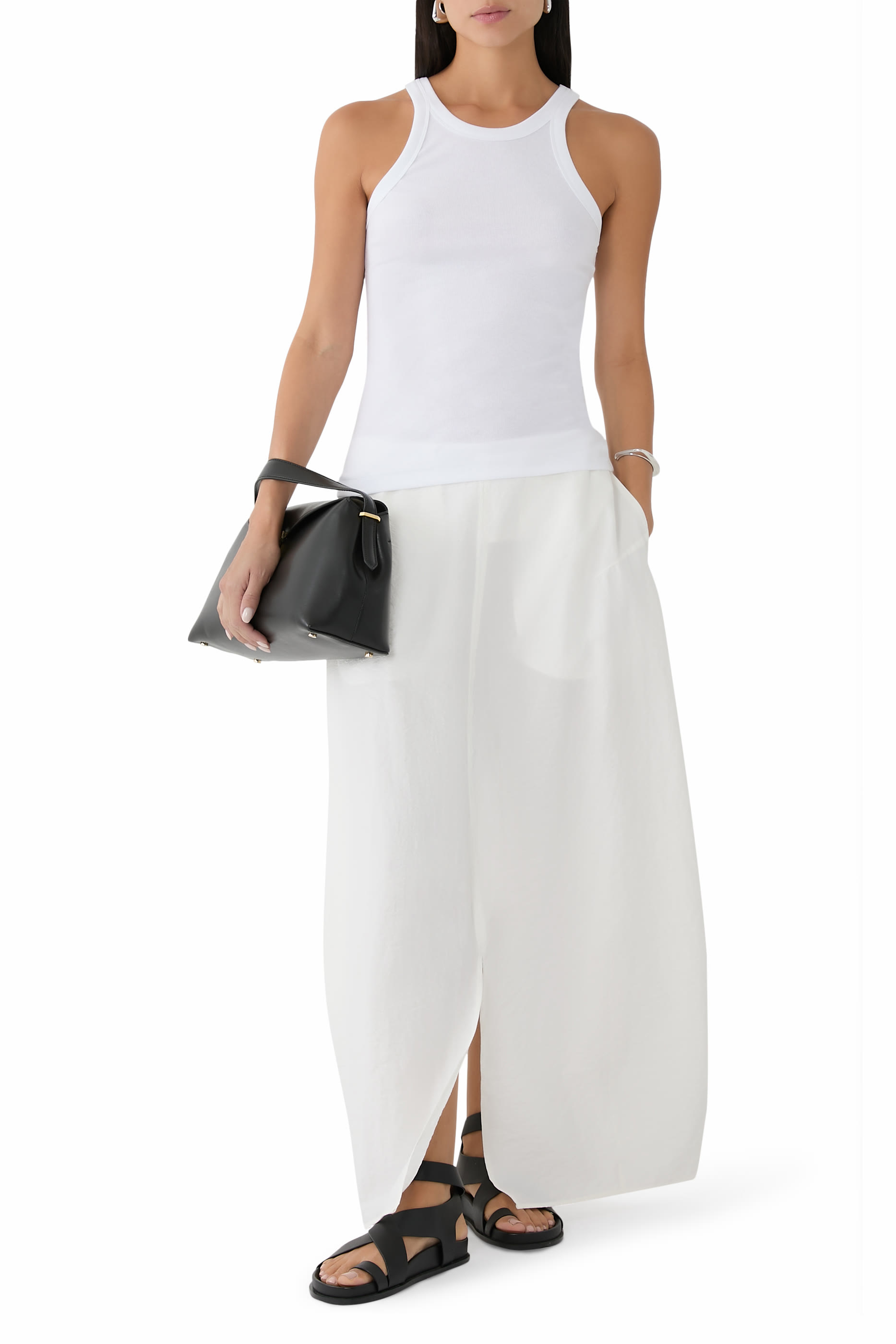 بلوزة بلا أكمام بتفاصيل مقوسة نسيج مضلع