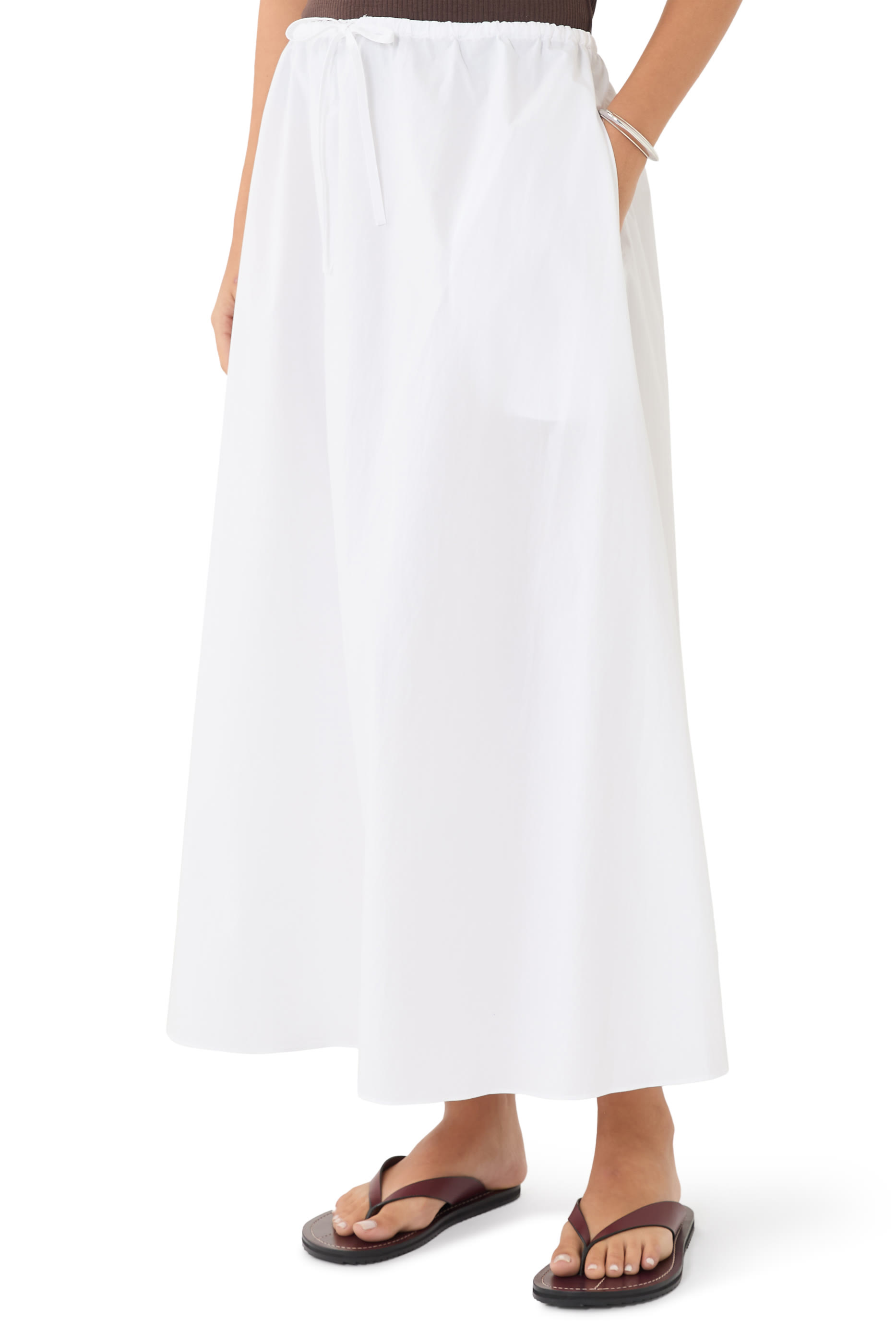 تنورة برباط تضييق