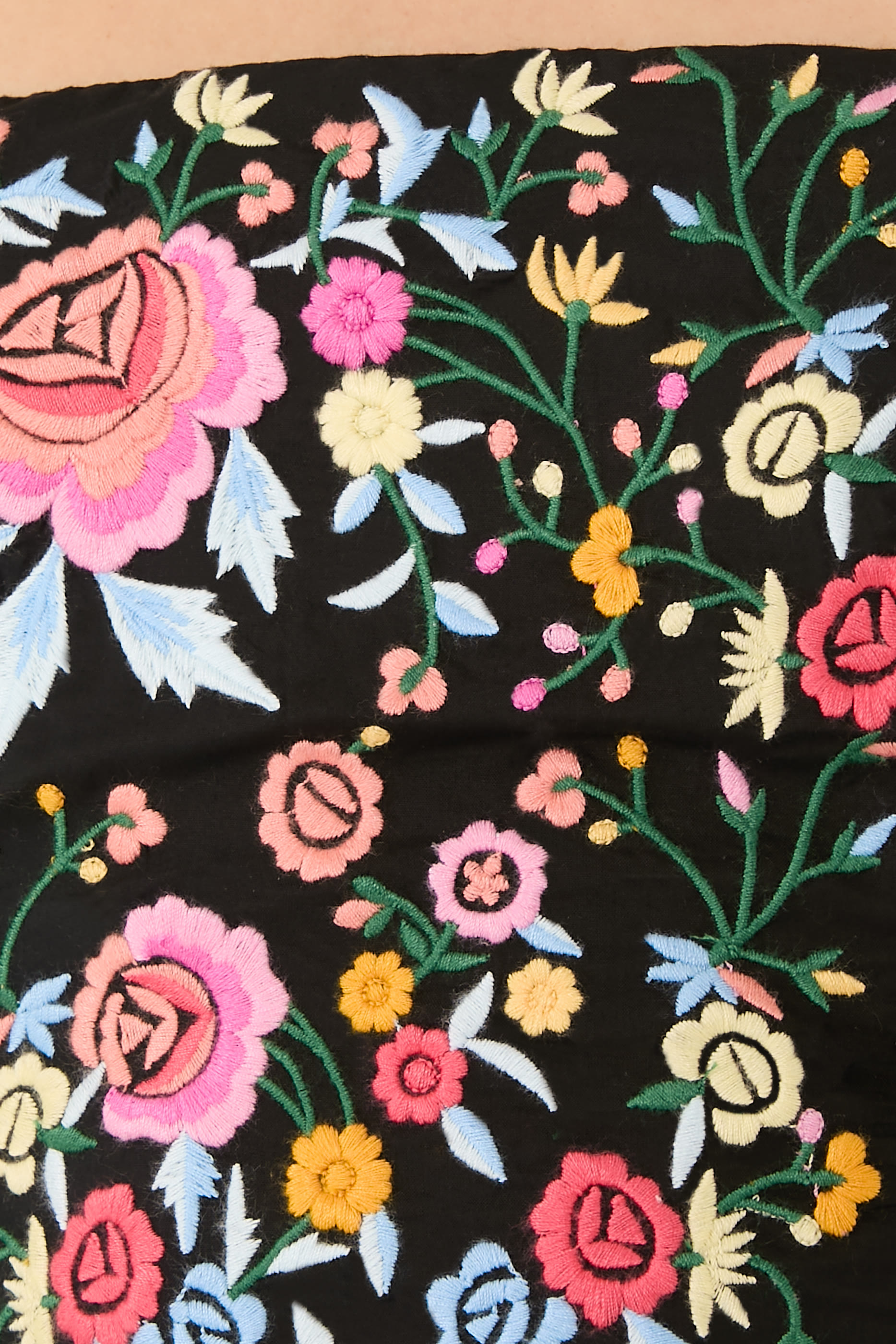 فستان باندو ألفا متوسط الطول بتطريز زهور