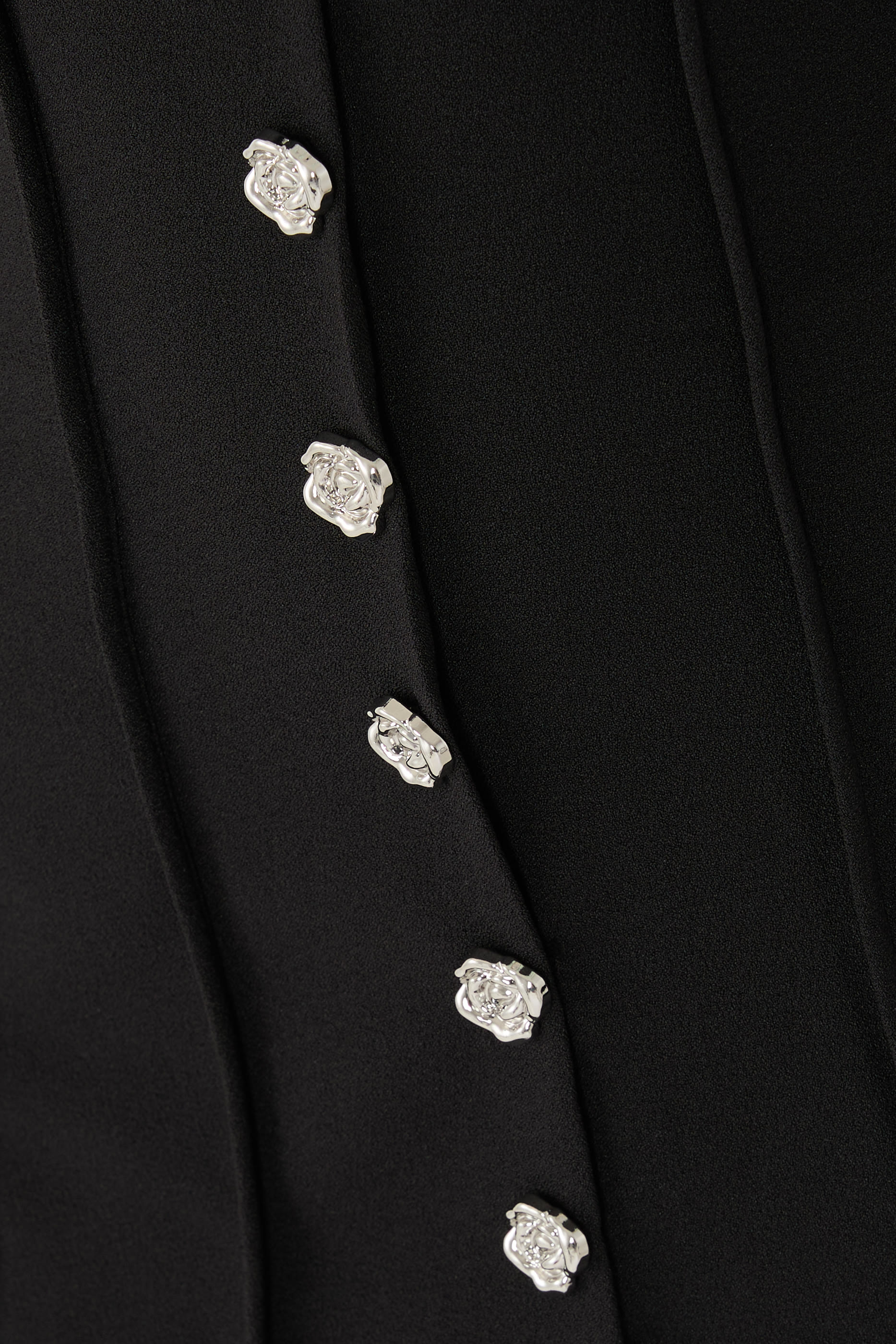 فستان بأكتاف مكشوفة كريب