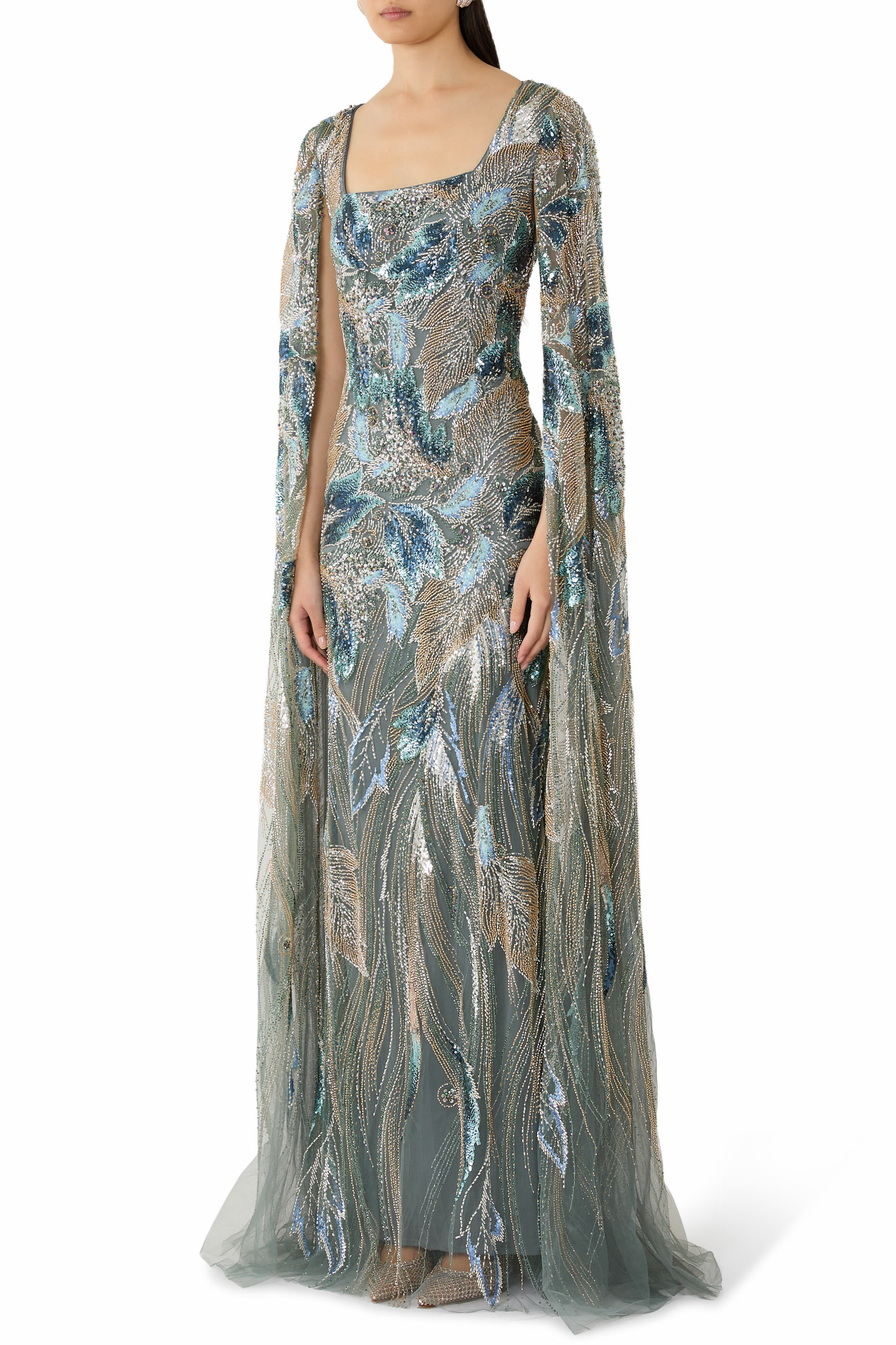 فستان سهرة بأكمام كاب وخرز