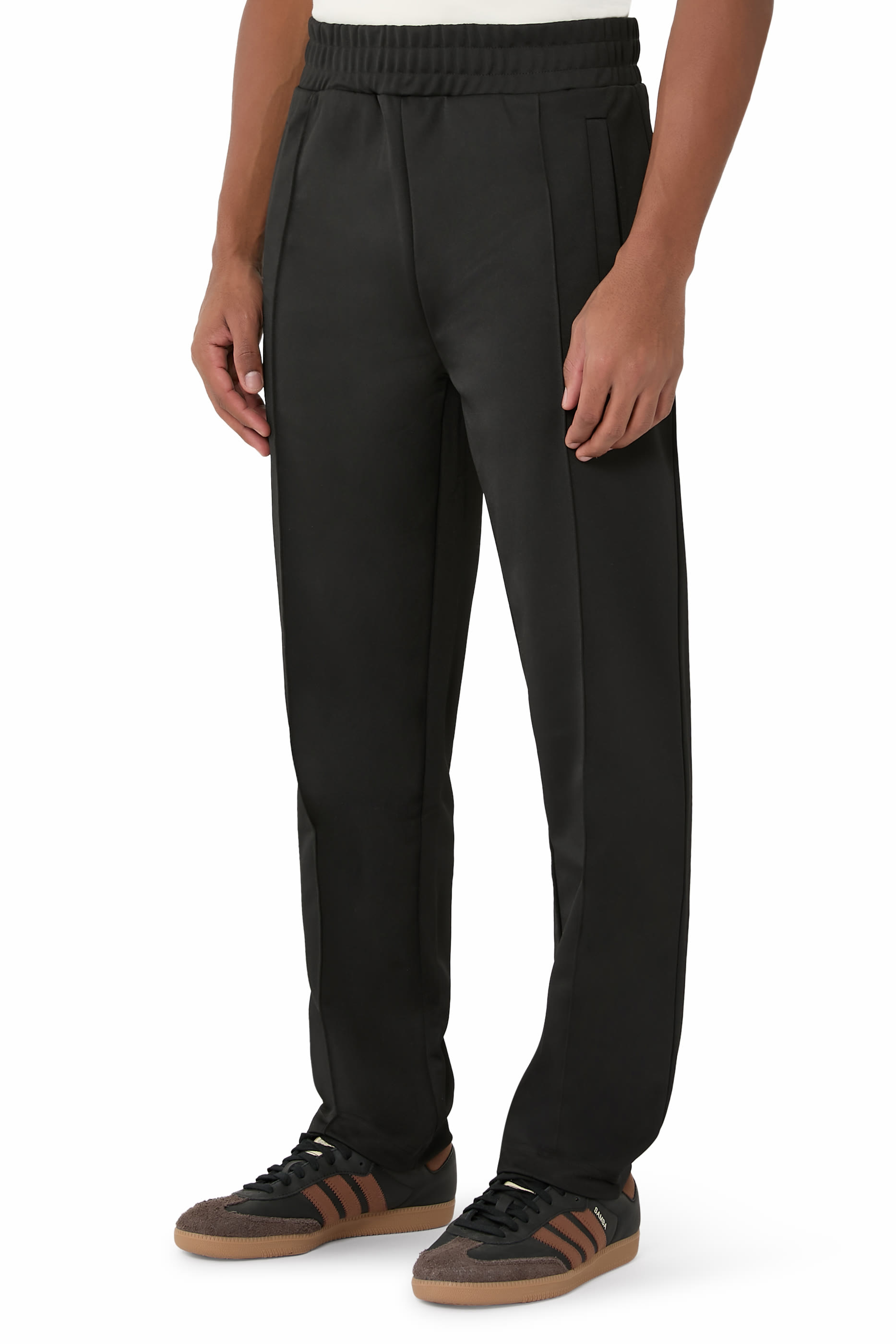 بنطال رياضي بشعار الماركة المقوس في الخلف