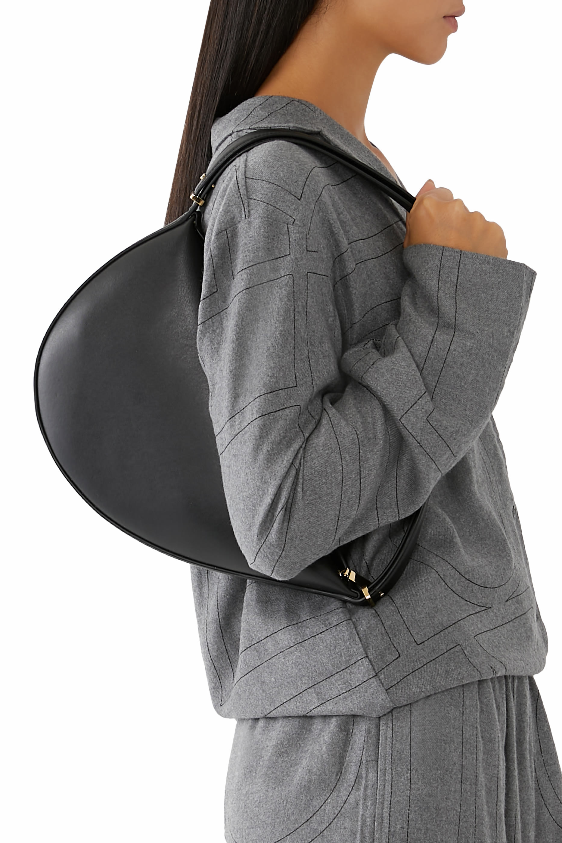 حقيبة سلينغ بتصميم مقوس جلد