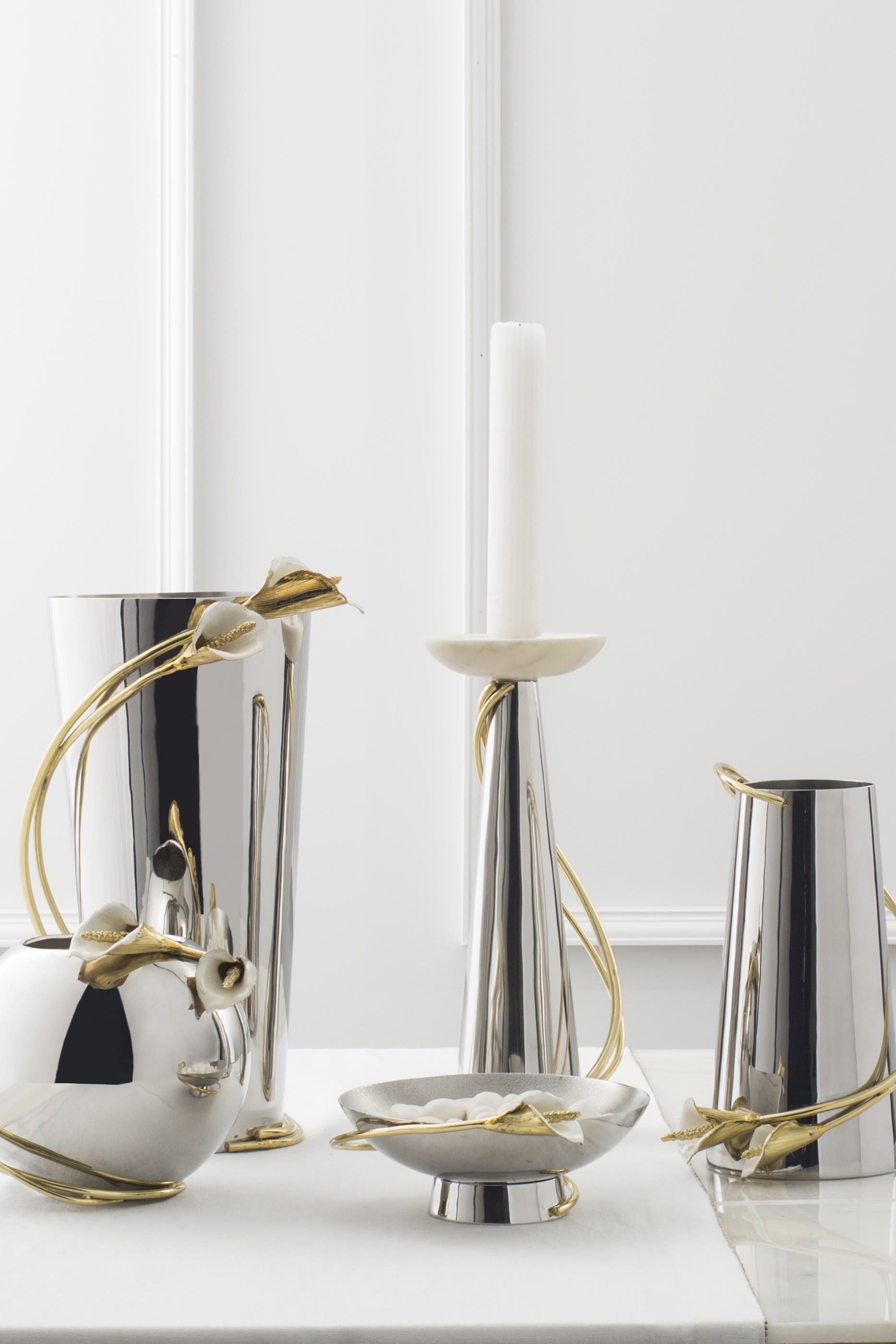 طبق مكسرات مزين بزهرة الكالا