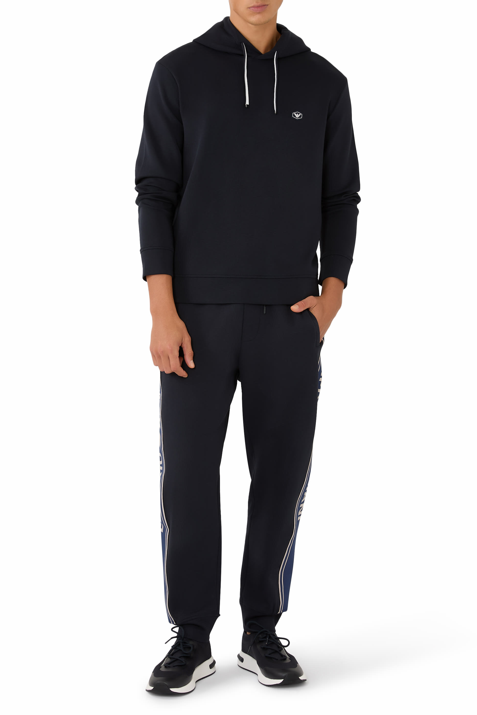 سويت شيرت بغطاء رأس ورقعة شعار الماركة بحجم صغير