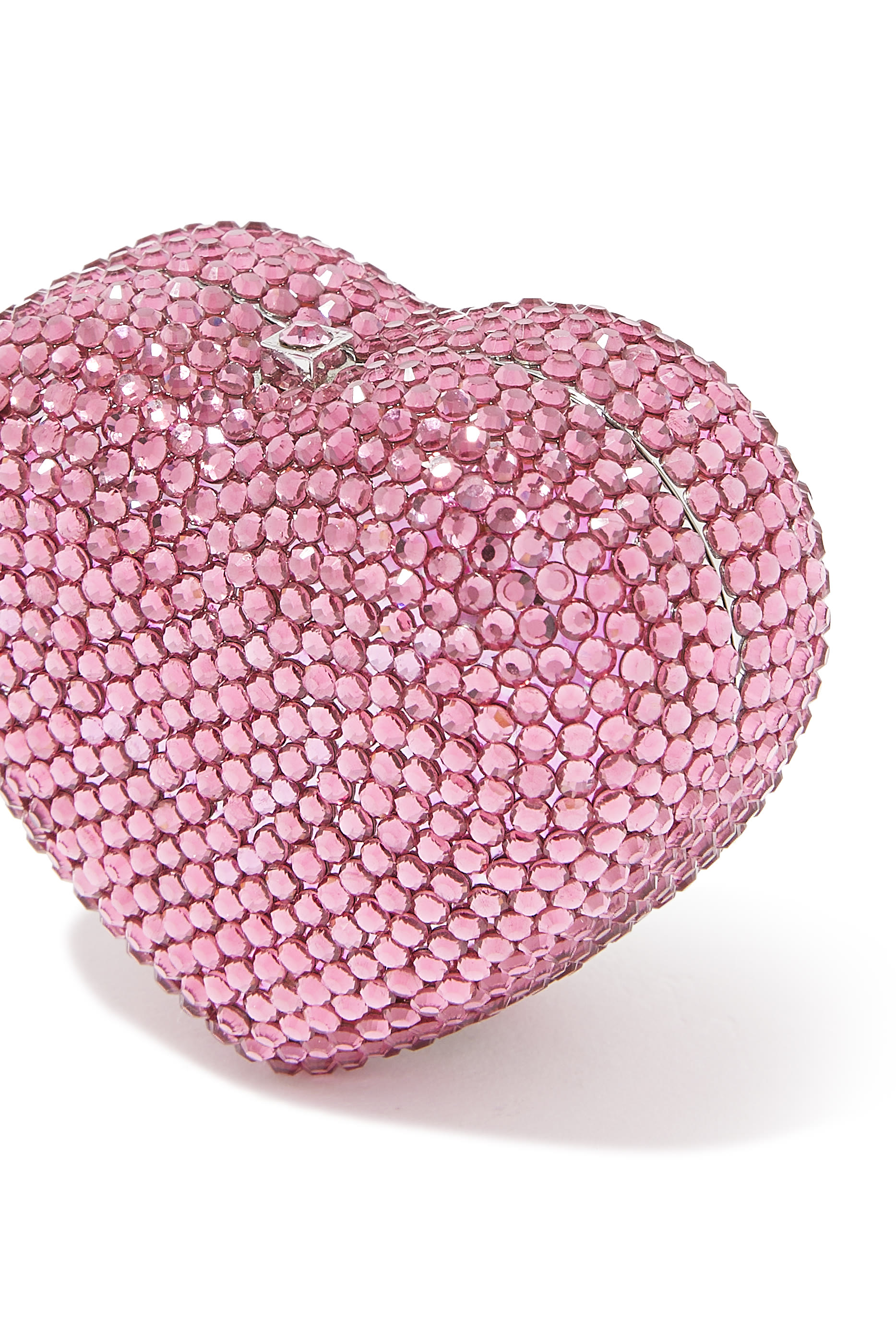 علبة حبوب دواء صغيرة بتصميم قلب