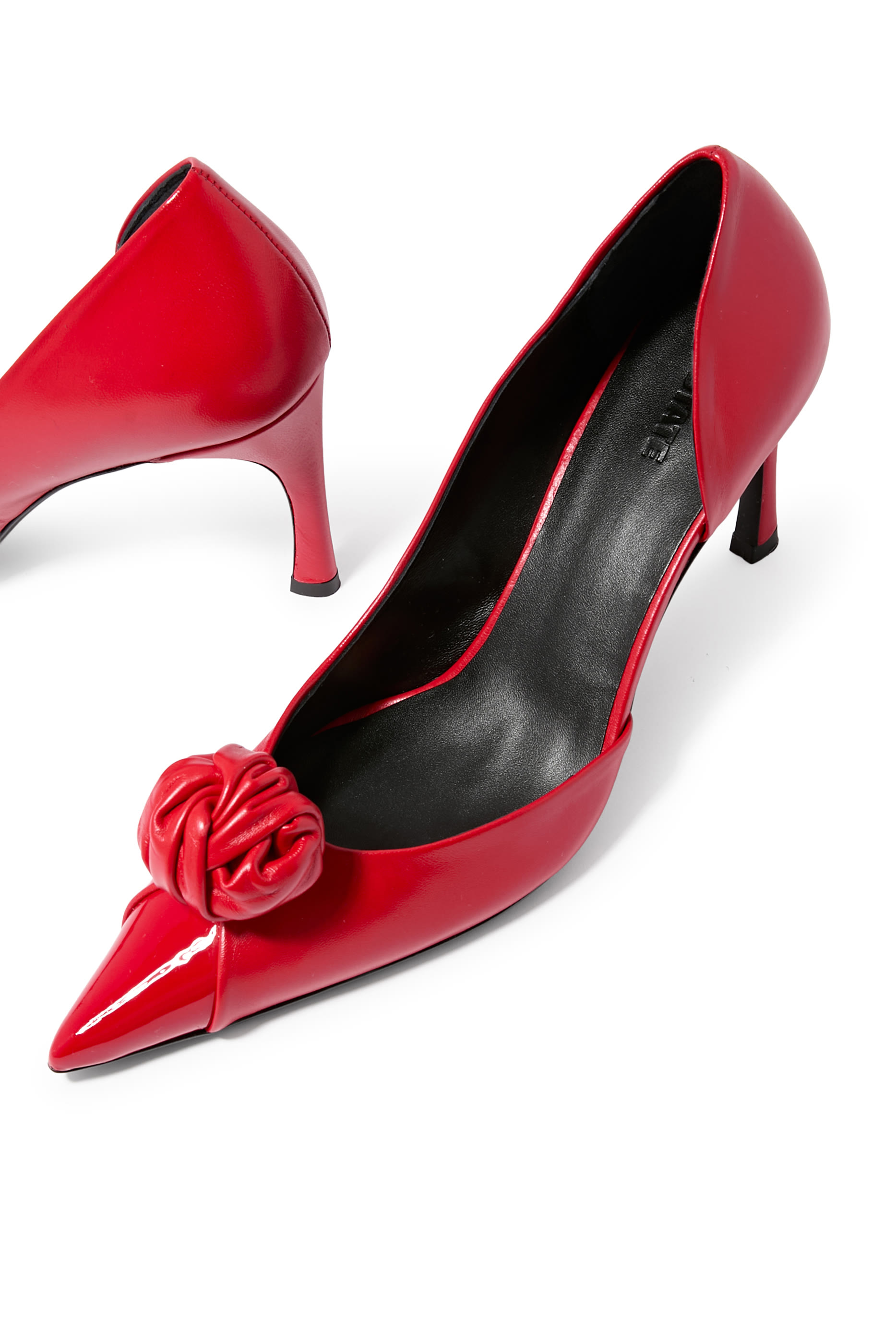 حذاء كلاسيكي مزين بعقدة جلد