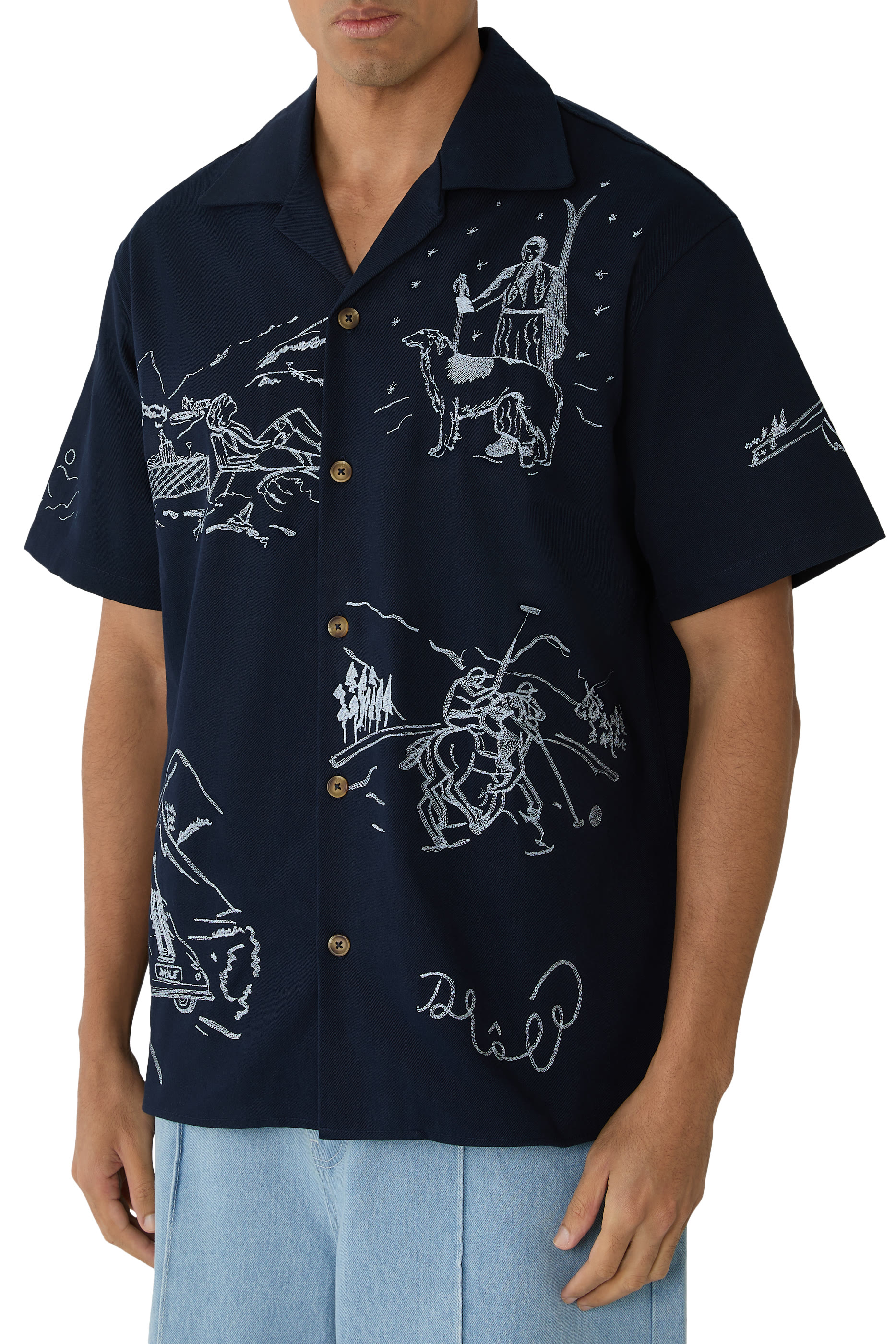 قميص بتطريزات