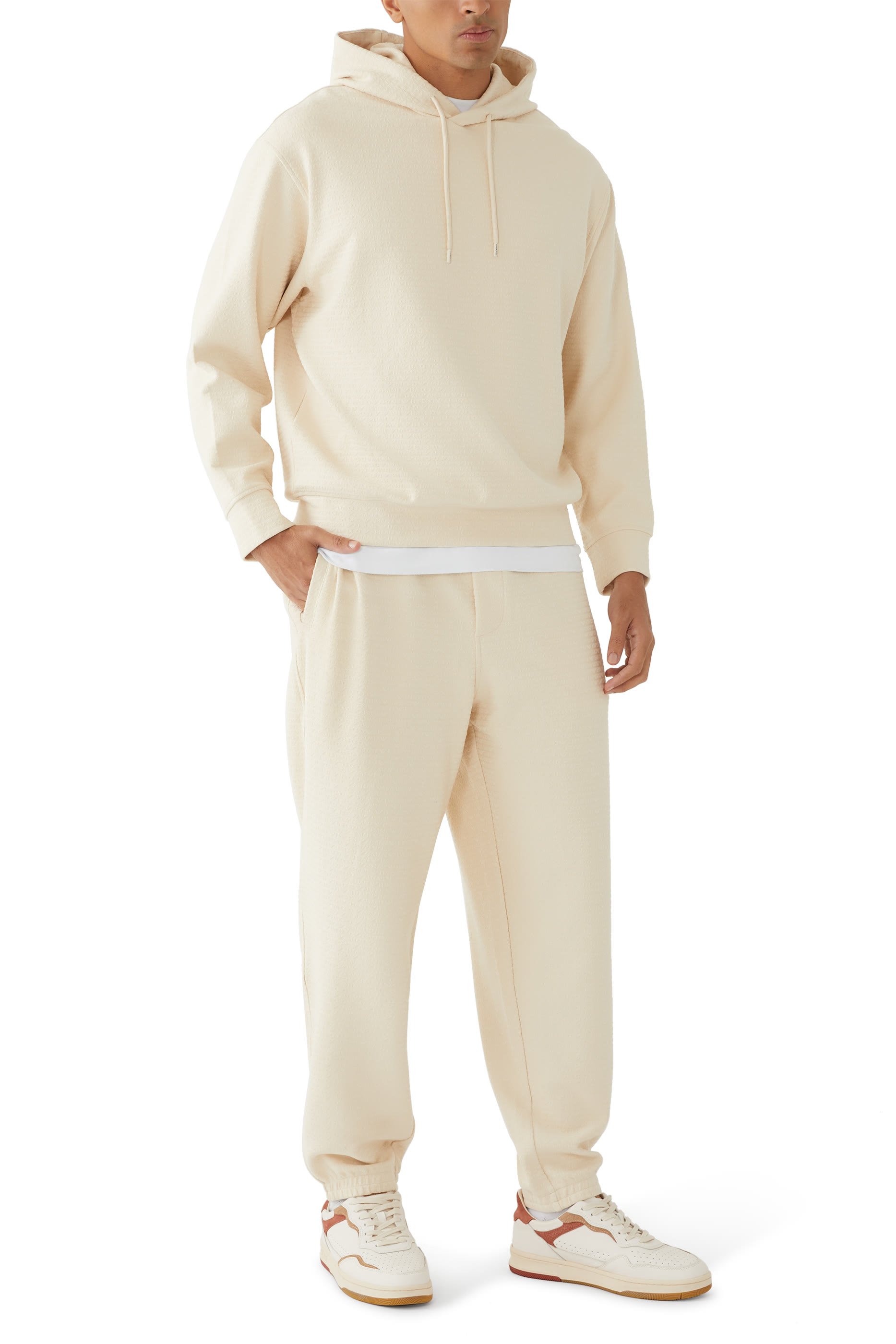 بنطال رياضي برياط تضييق وشعار الماركة صغير