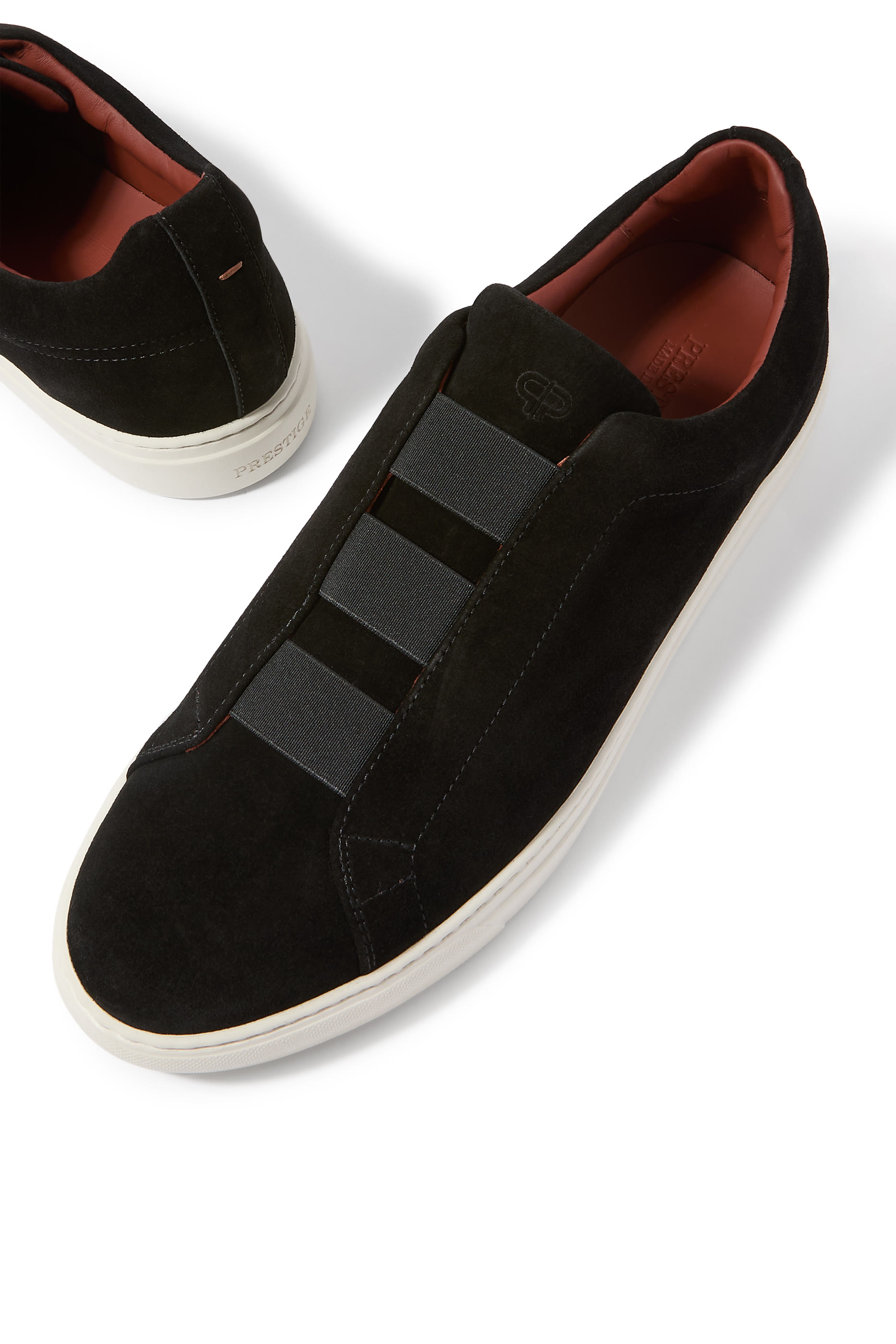 سنيكرز بثلاثة أحزمة