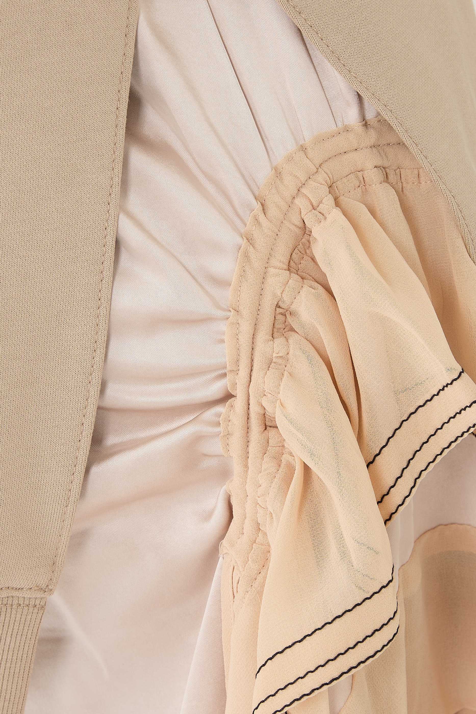 فستان بنمط هودي بتنورة ستان