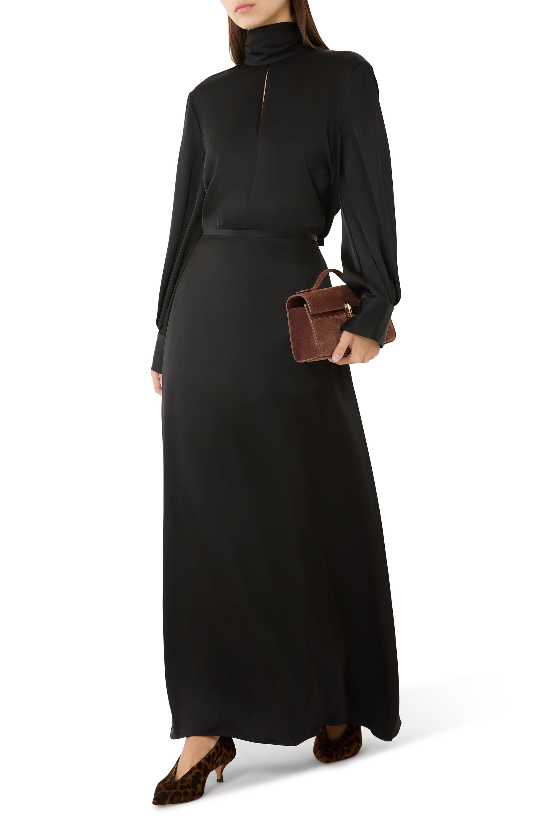 فستان بأكمام واسعة