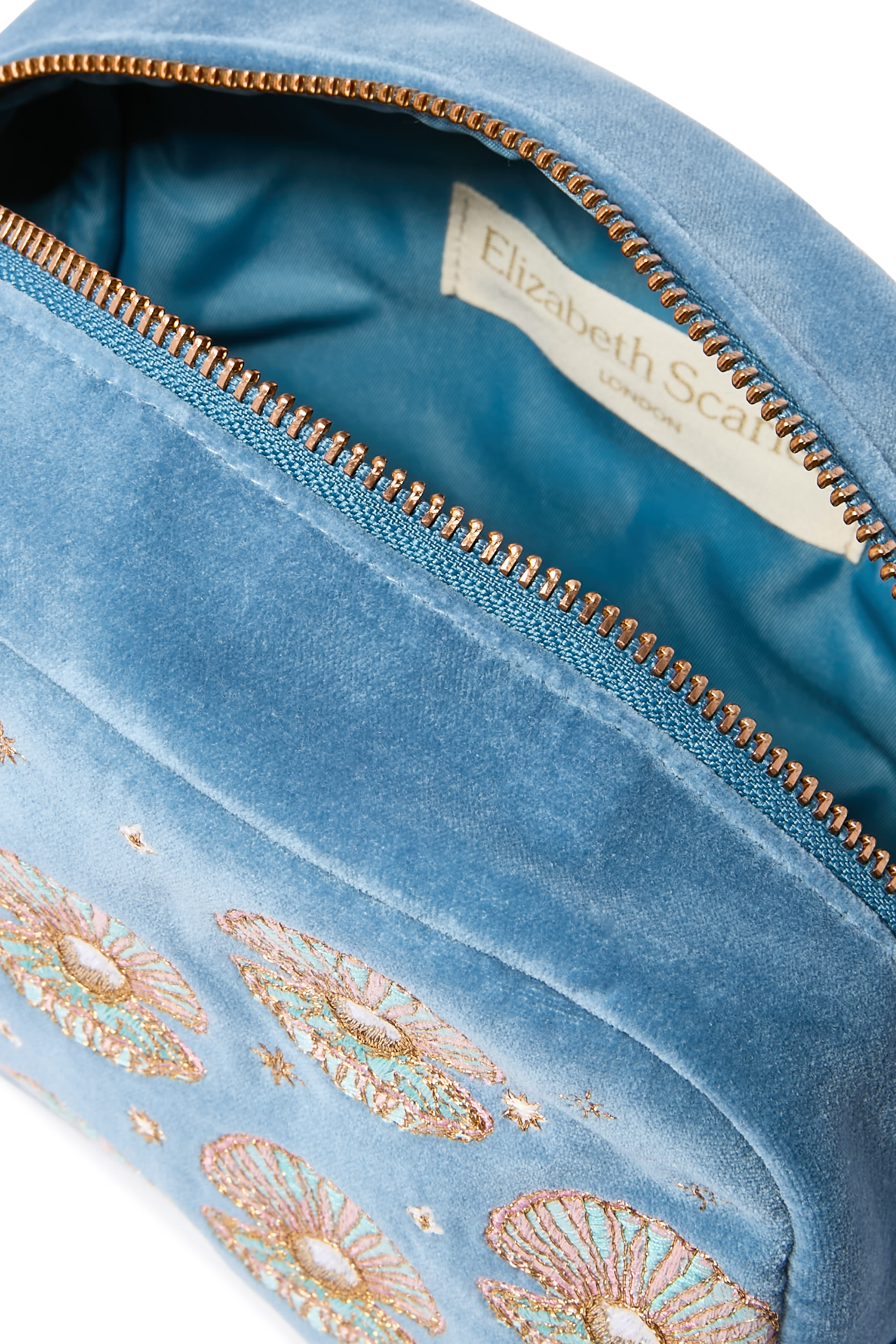 حقيبة مستحضرات تجميل نقشة صدف ولؤلؤ