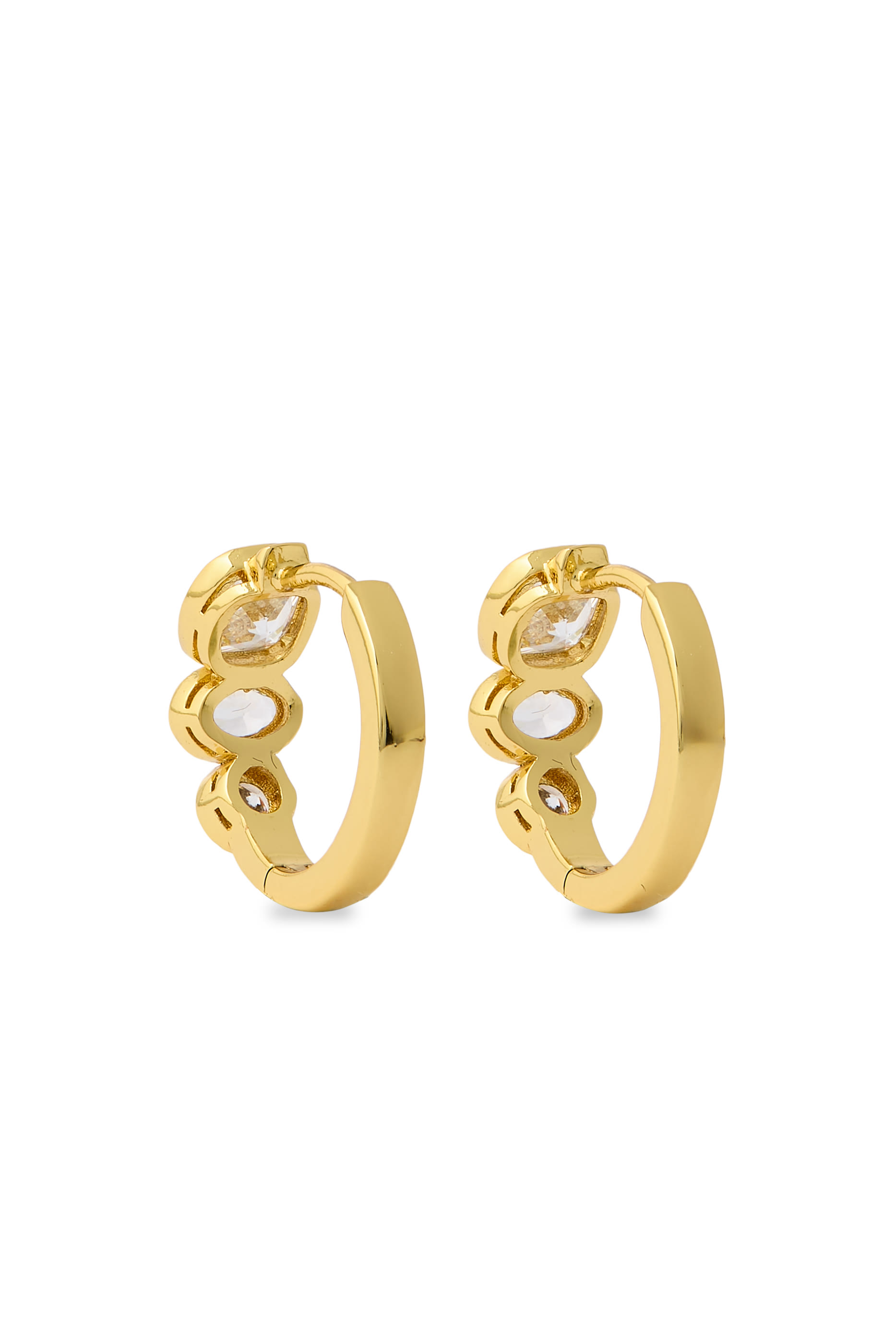 أقراط هاجي بتصميم دائري مزينة بالماس وشعار الماركة