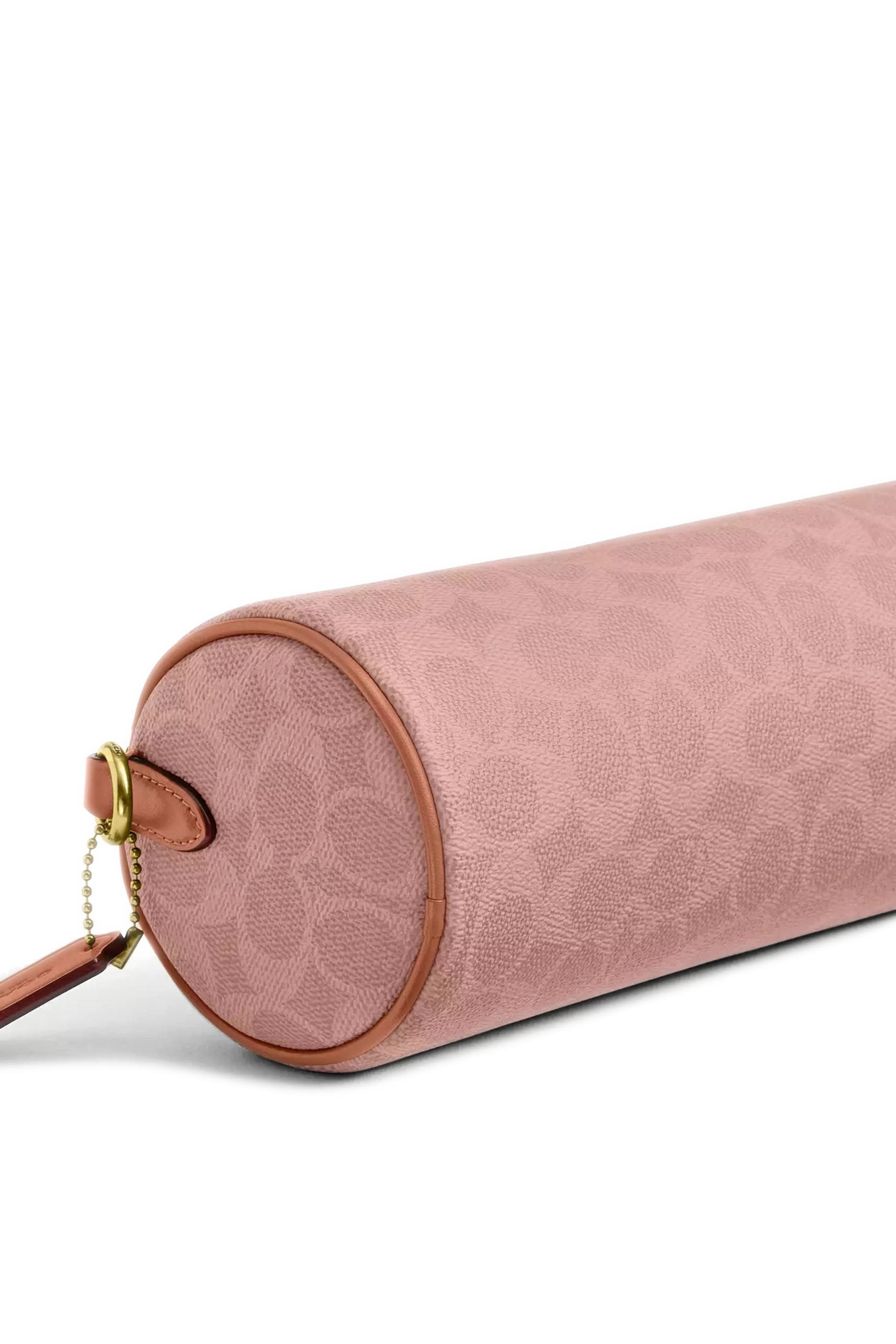 حقيبة بتصميم أسطواني