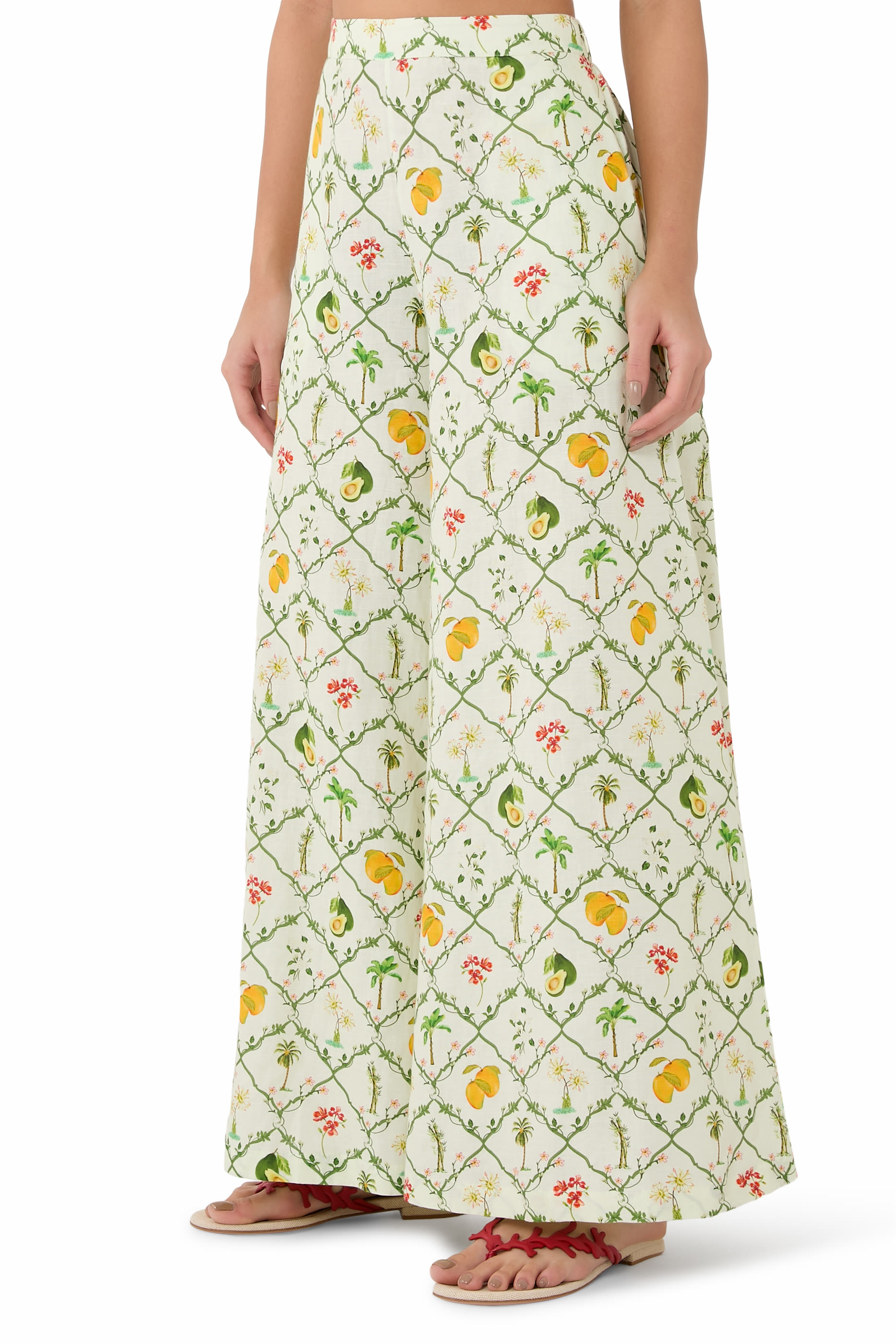 بنطال بقصة ساق واسعة