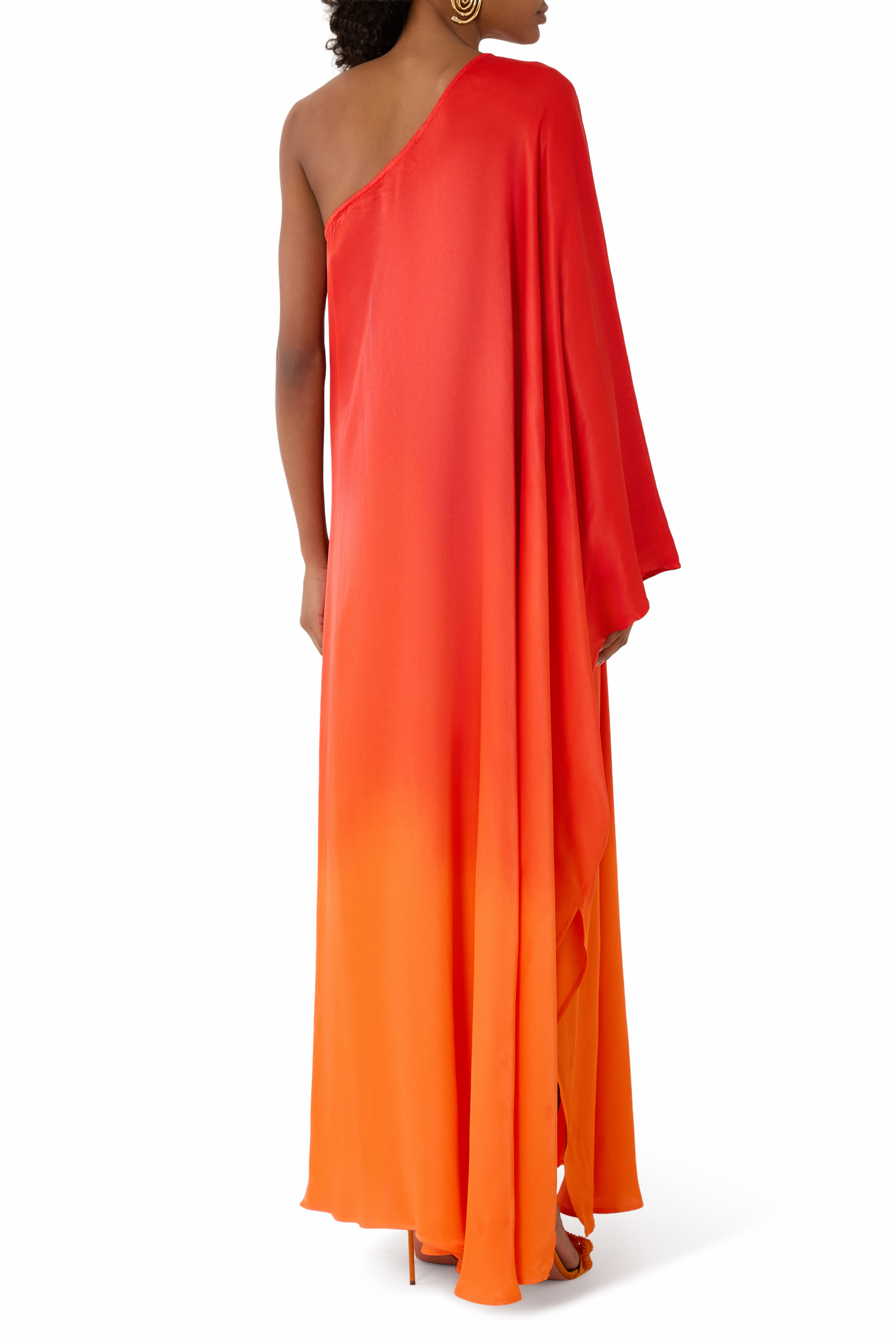 فستان ساتو بكتف مكشوف