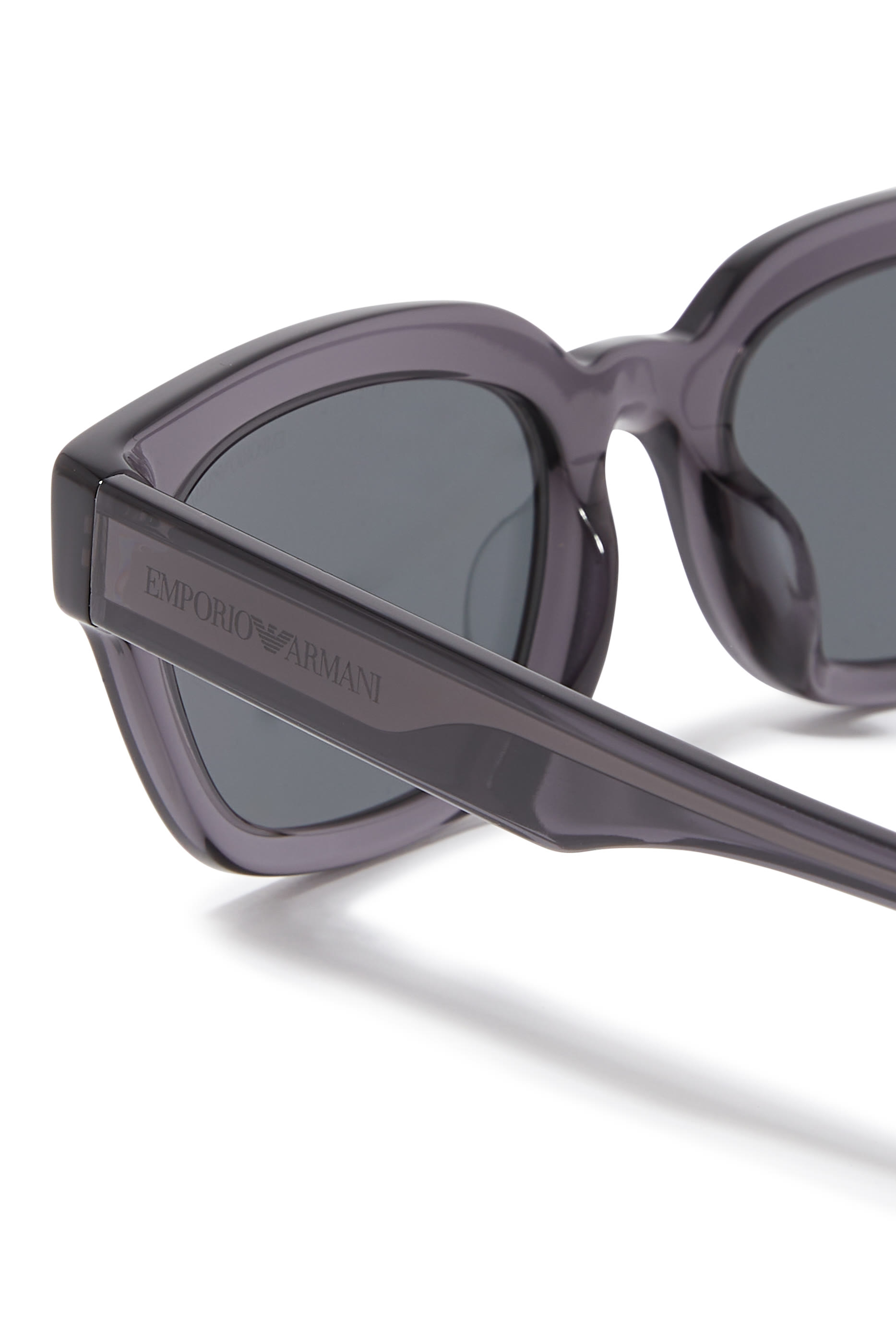 نظارة شمسية بإطار بتصميم هندسي