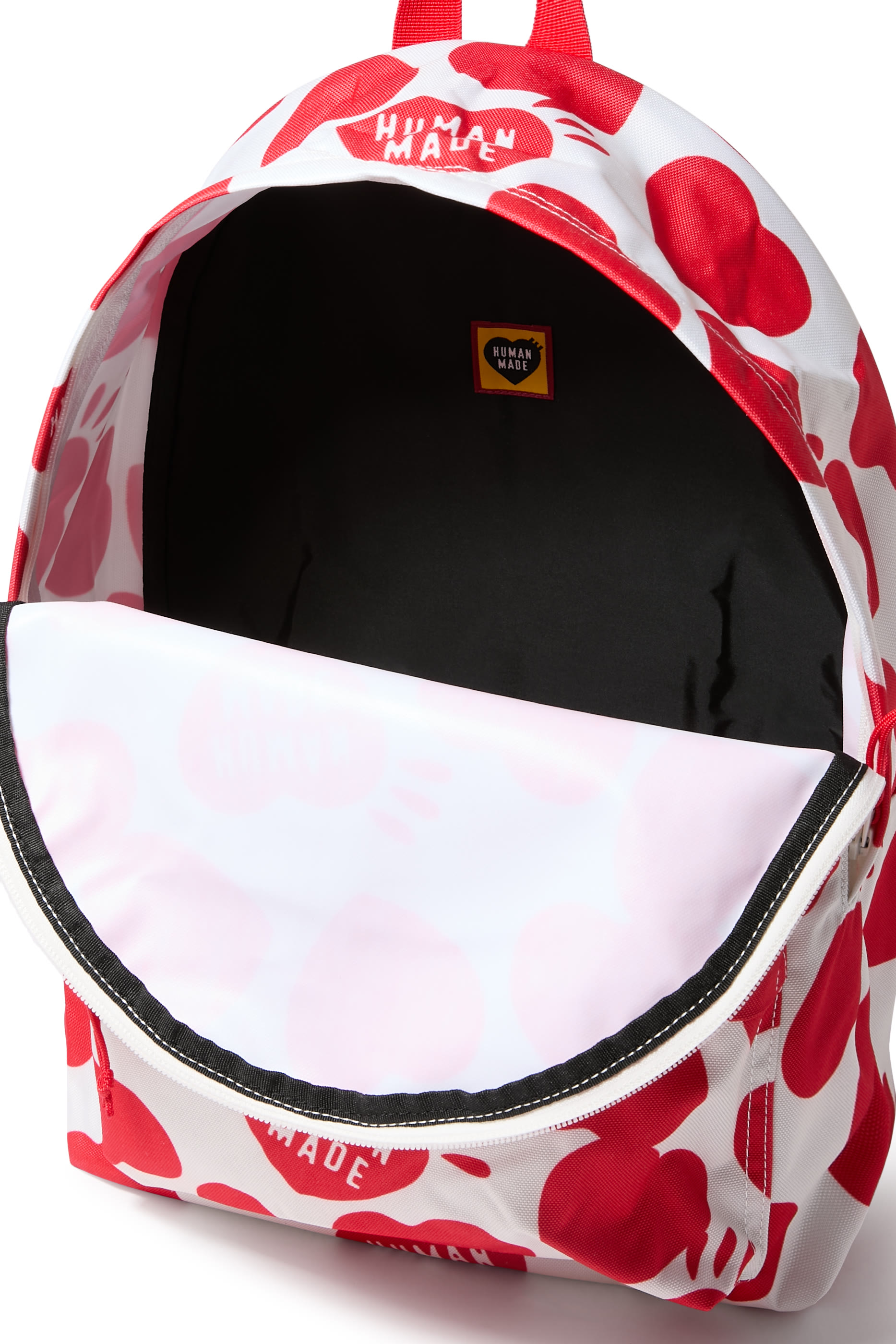 حقيبة ظهر بنقشة قلوب