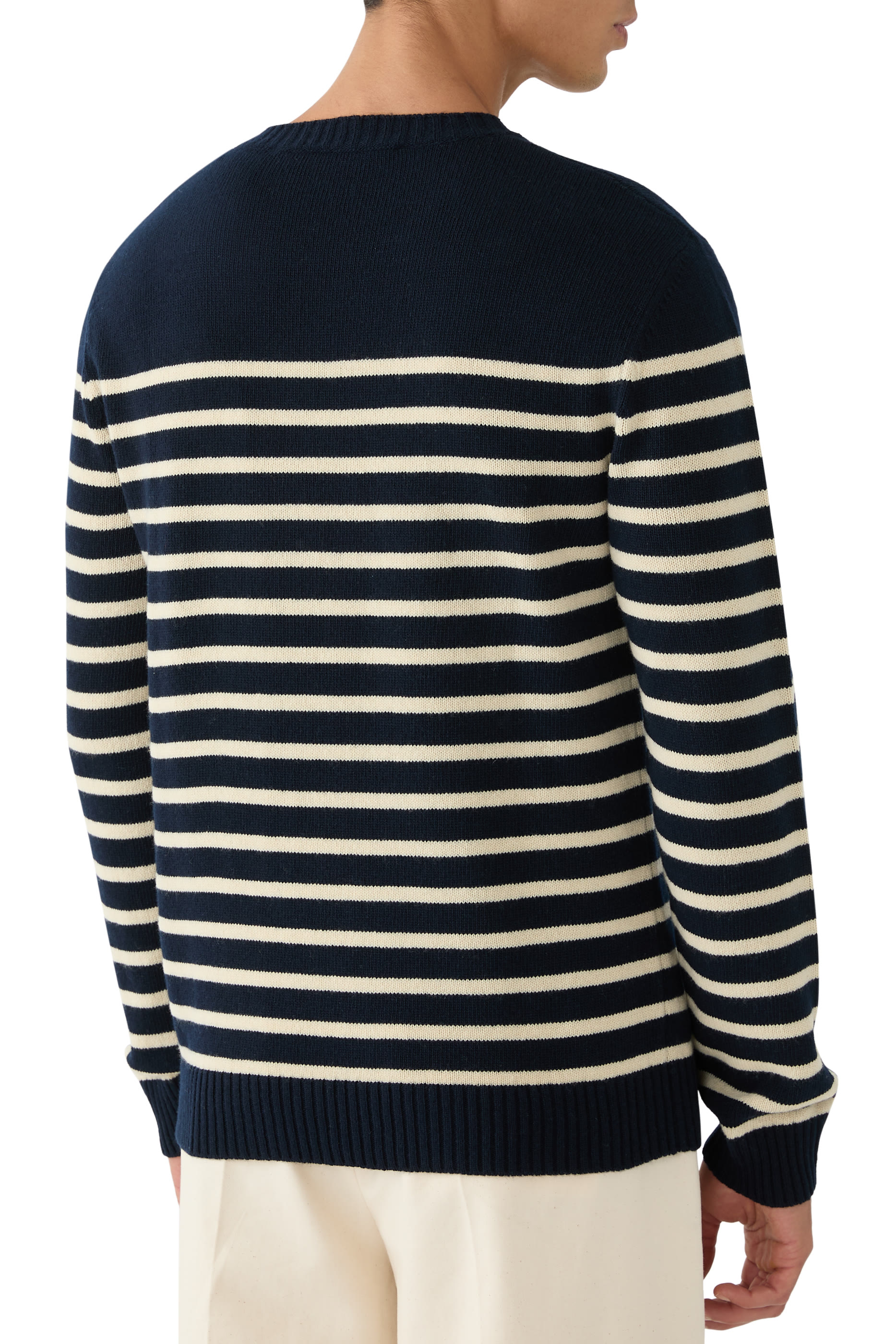 كنزة بشعار الماركة جاكار