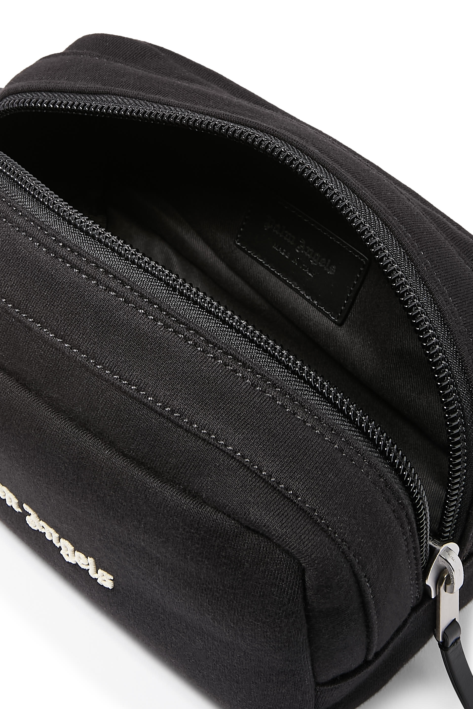 حقيبة صغيرة بشعار الماركة الكلاسيكي