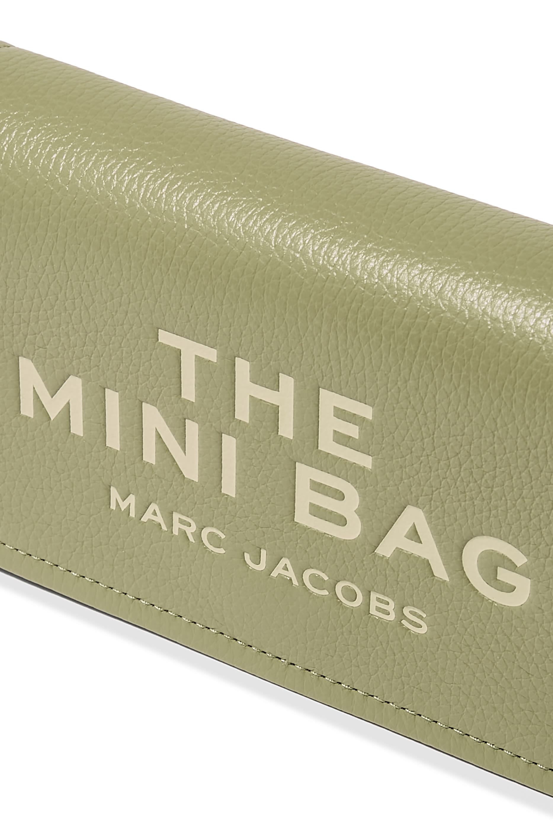 حقيبة صغيرة جلد