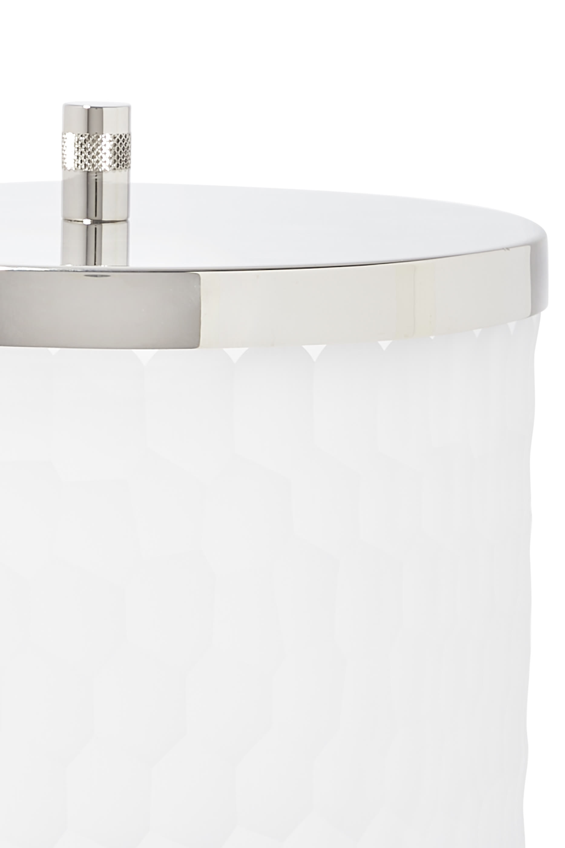 سلة مهملات بتصميم هوني كومب