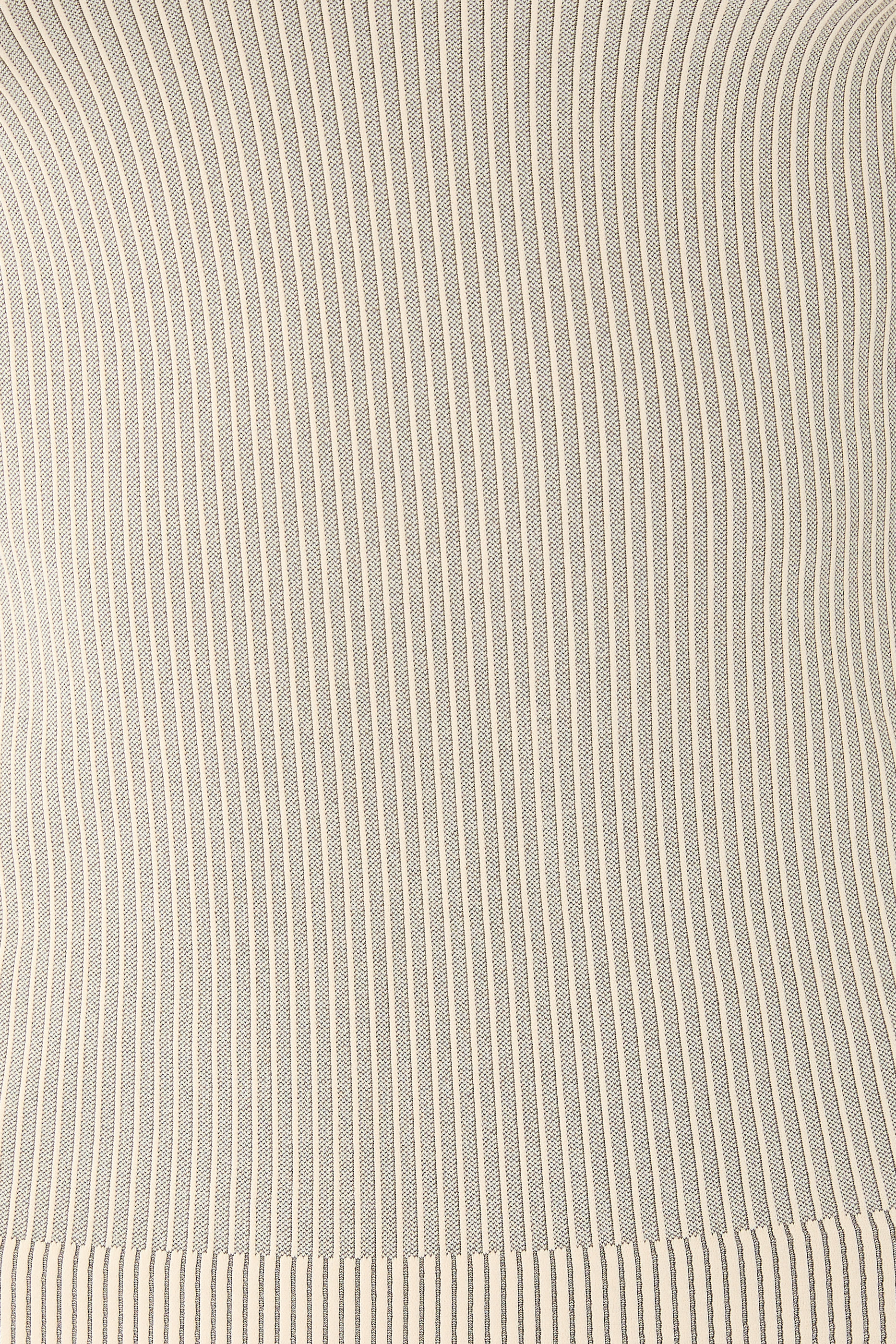 بلوزة أساسية بأكمام طويلة