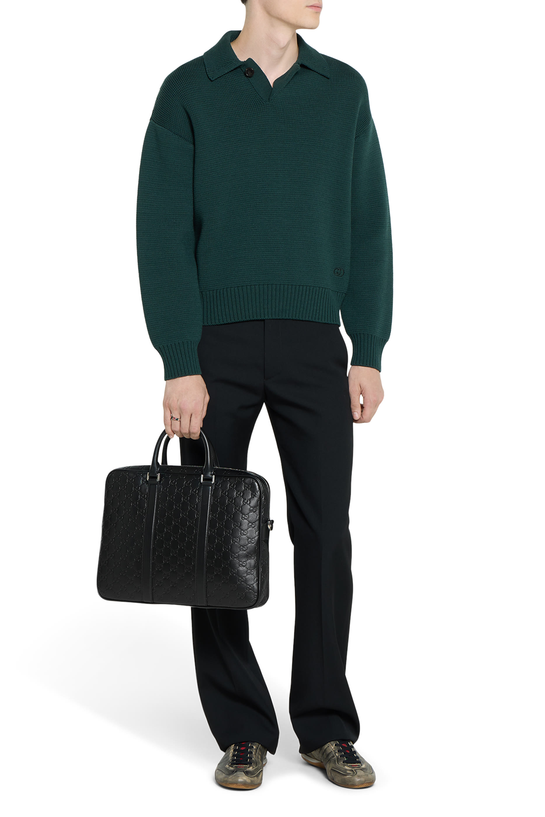 حقيبة كبيرة بشعار الماركة