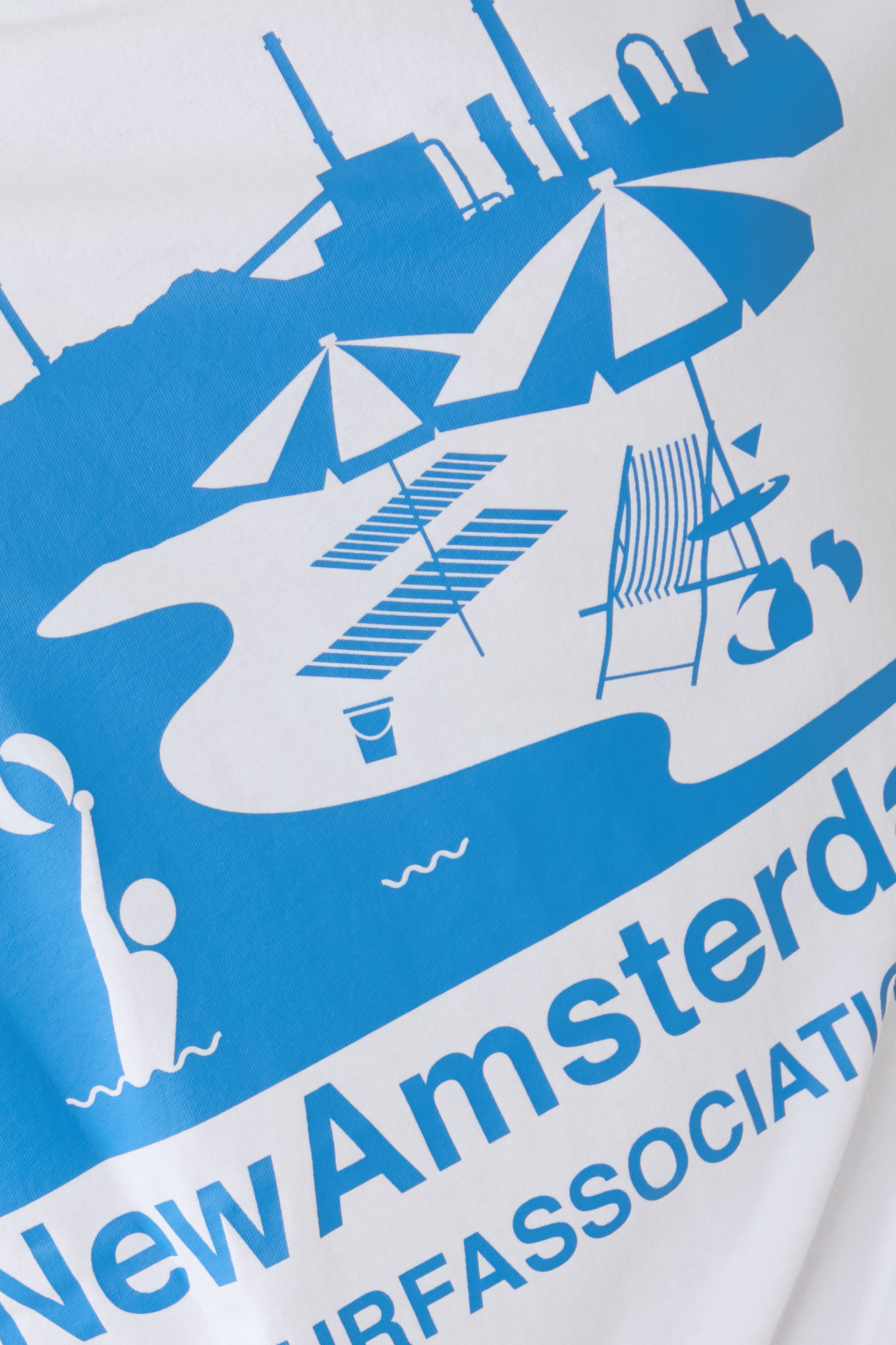 تيشيرت بطبعة شاطئ