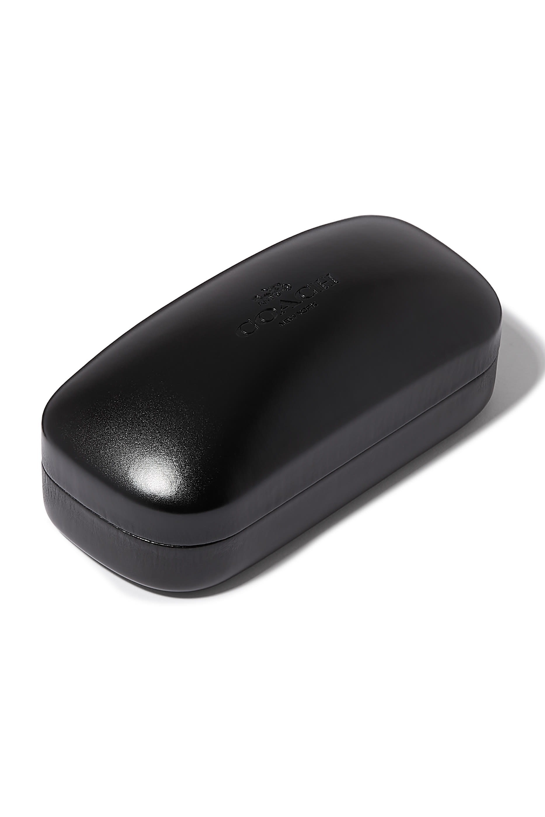 نظارة شمسية بإطار غير منتظم وشعار C منحوت على الذراعين