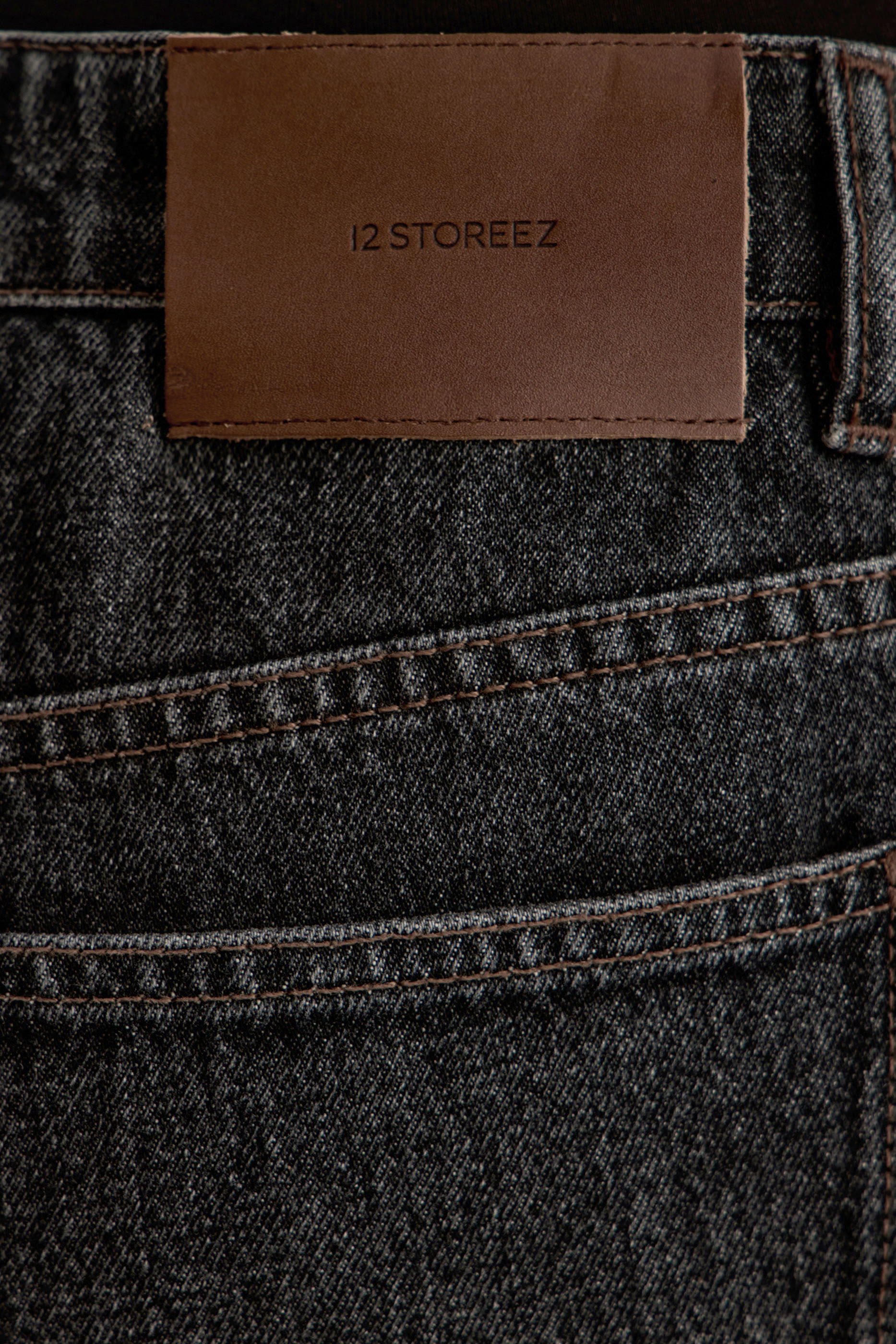 شورت بقصة ضيقة دنيم