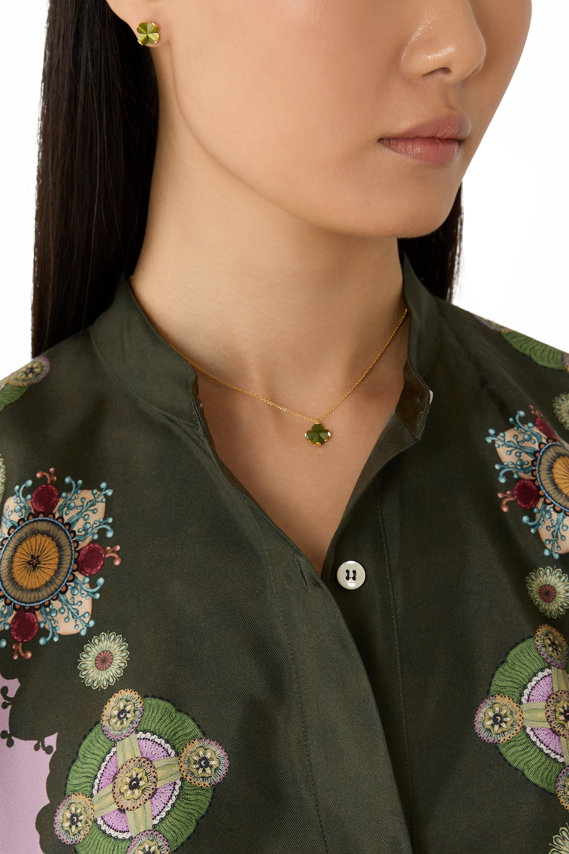 قلادة بدلاية صغيرة بتصميم زهرة