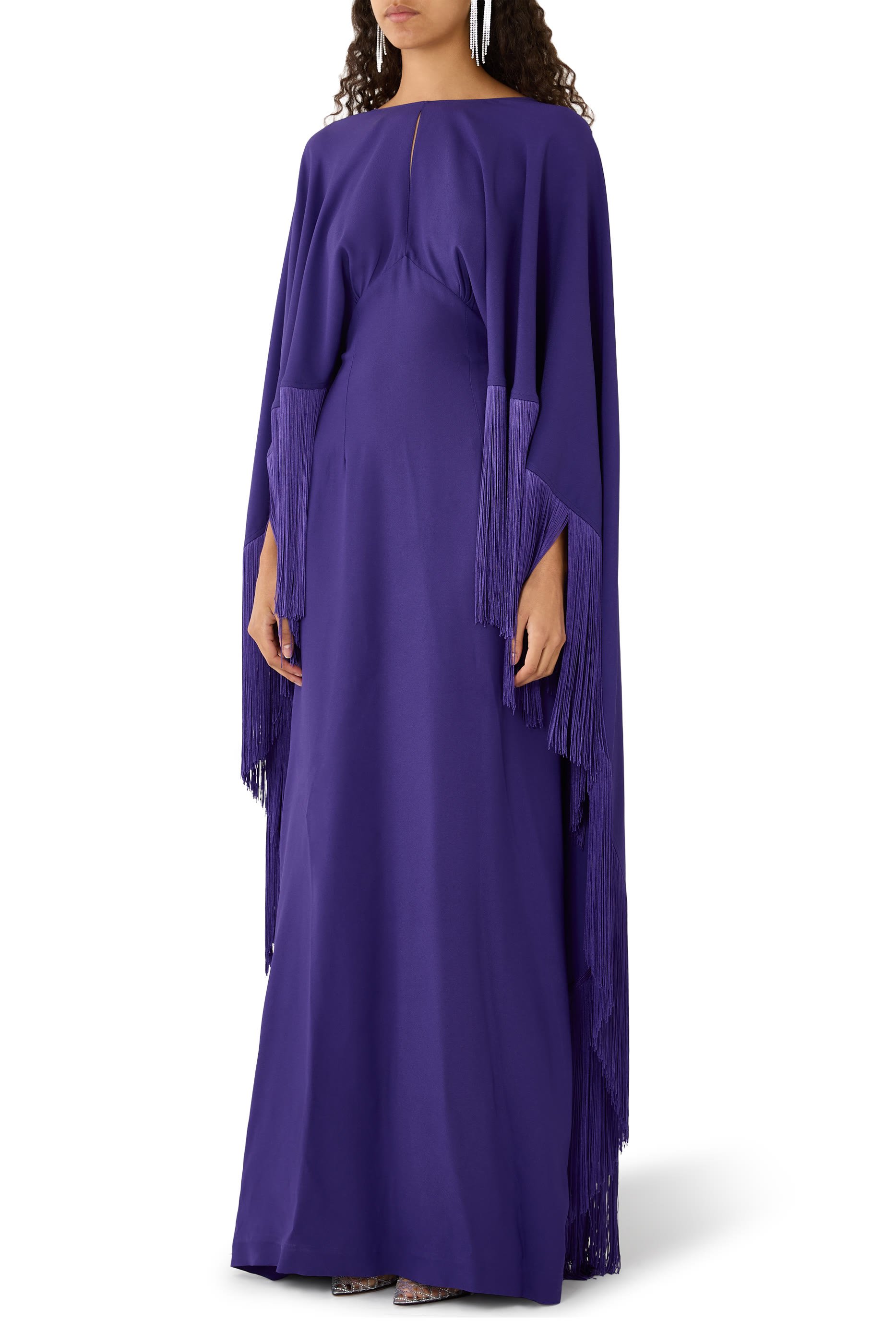 فستان طويل بتفاصيل شراشيب